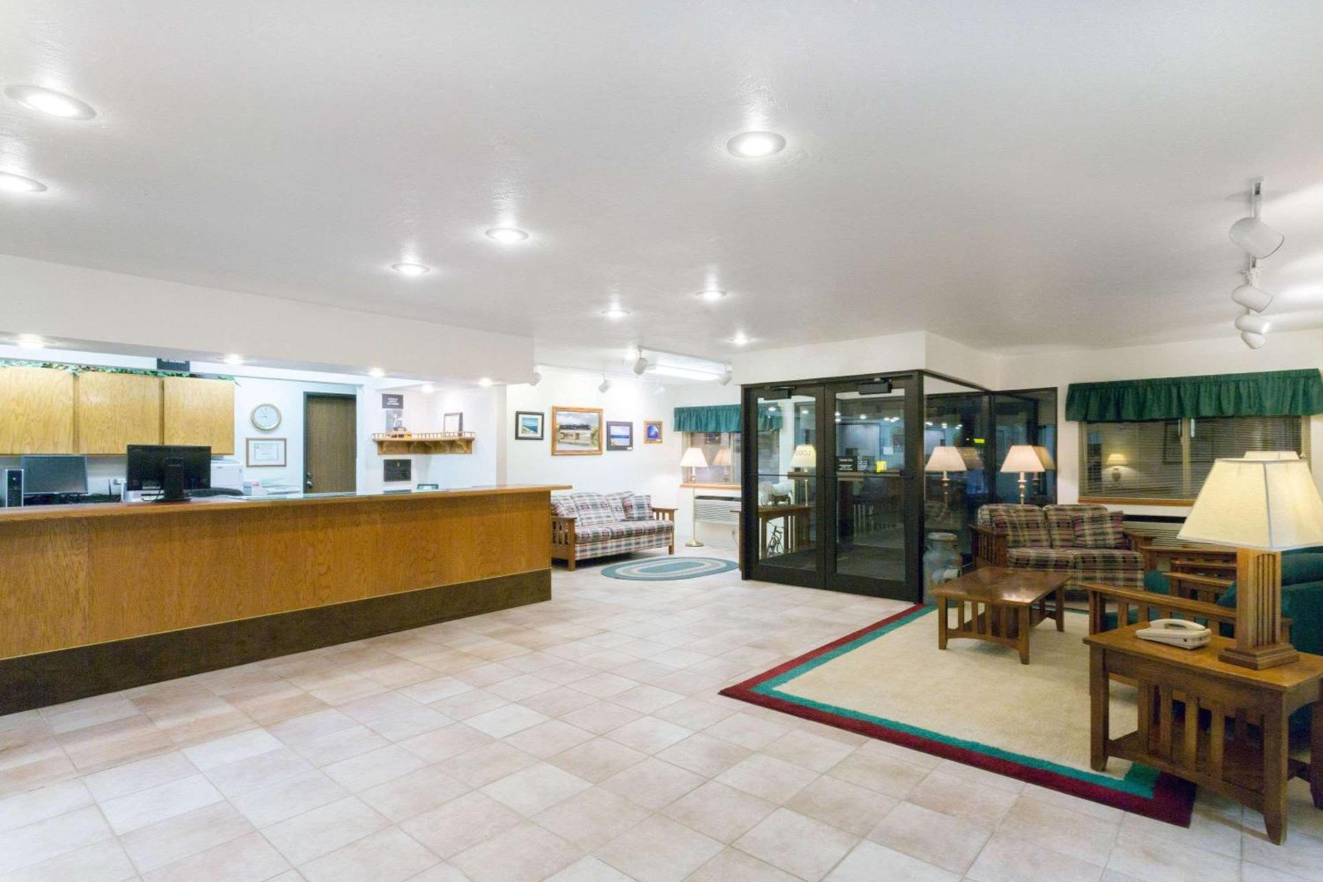 Super 8 by Wyndham Montpelier - Bear Lake photo 2