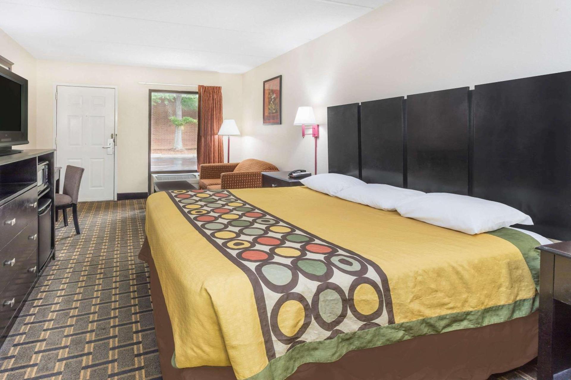 Super 8 by Wyndham Lithonia photo 15