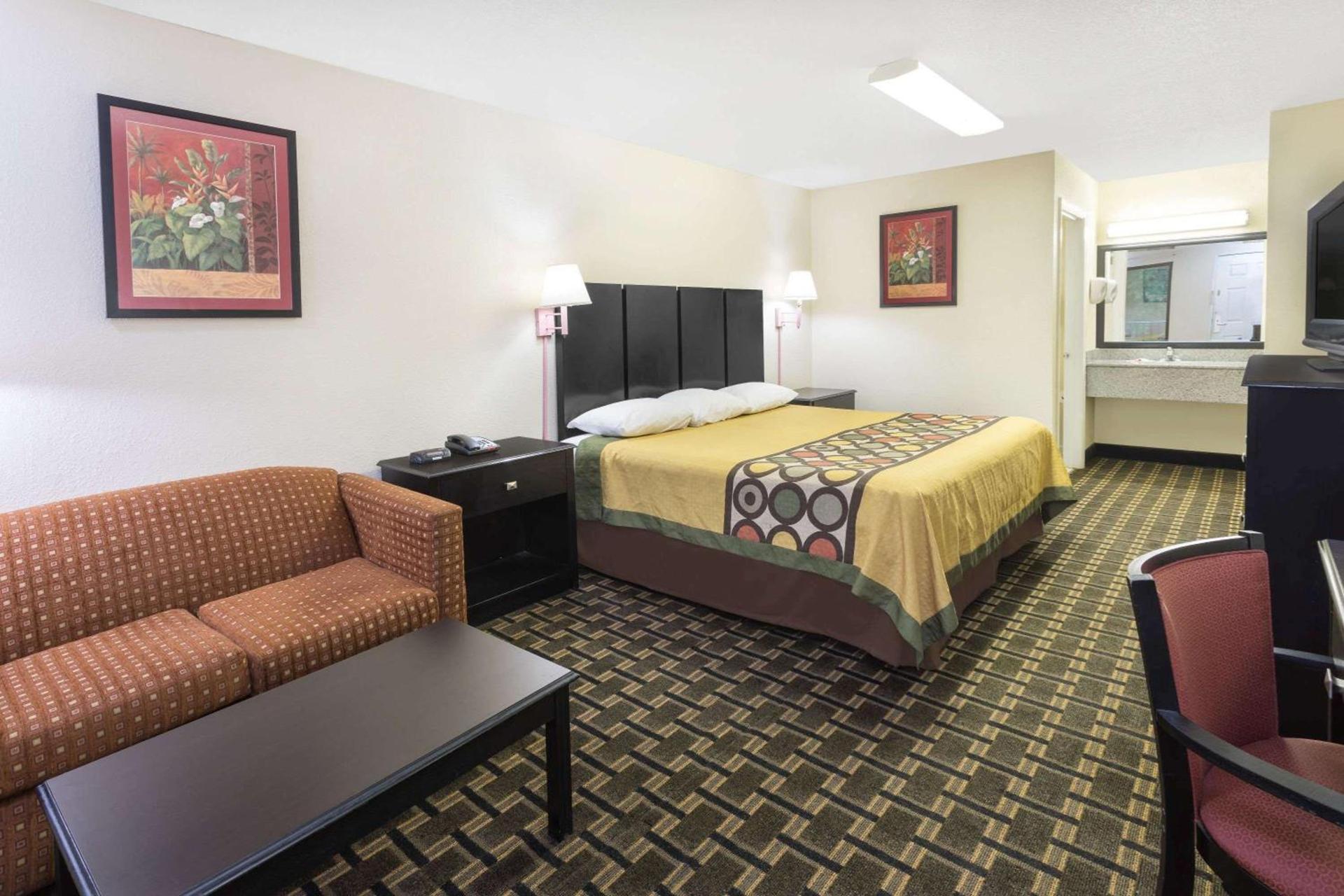 Super 8 by Wyndham Lithonia photo 8