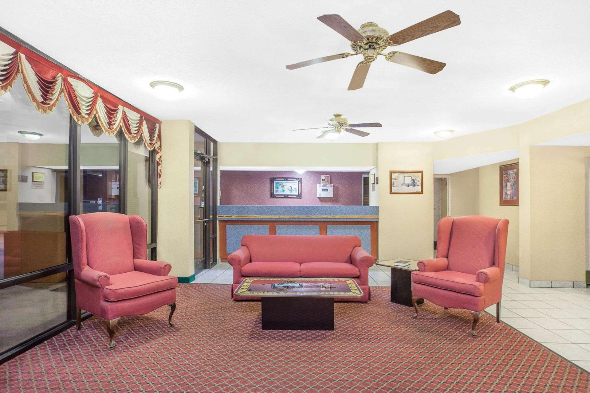 Super 8 by Wyndham Bulls Gap Greeneville Area photo 3