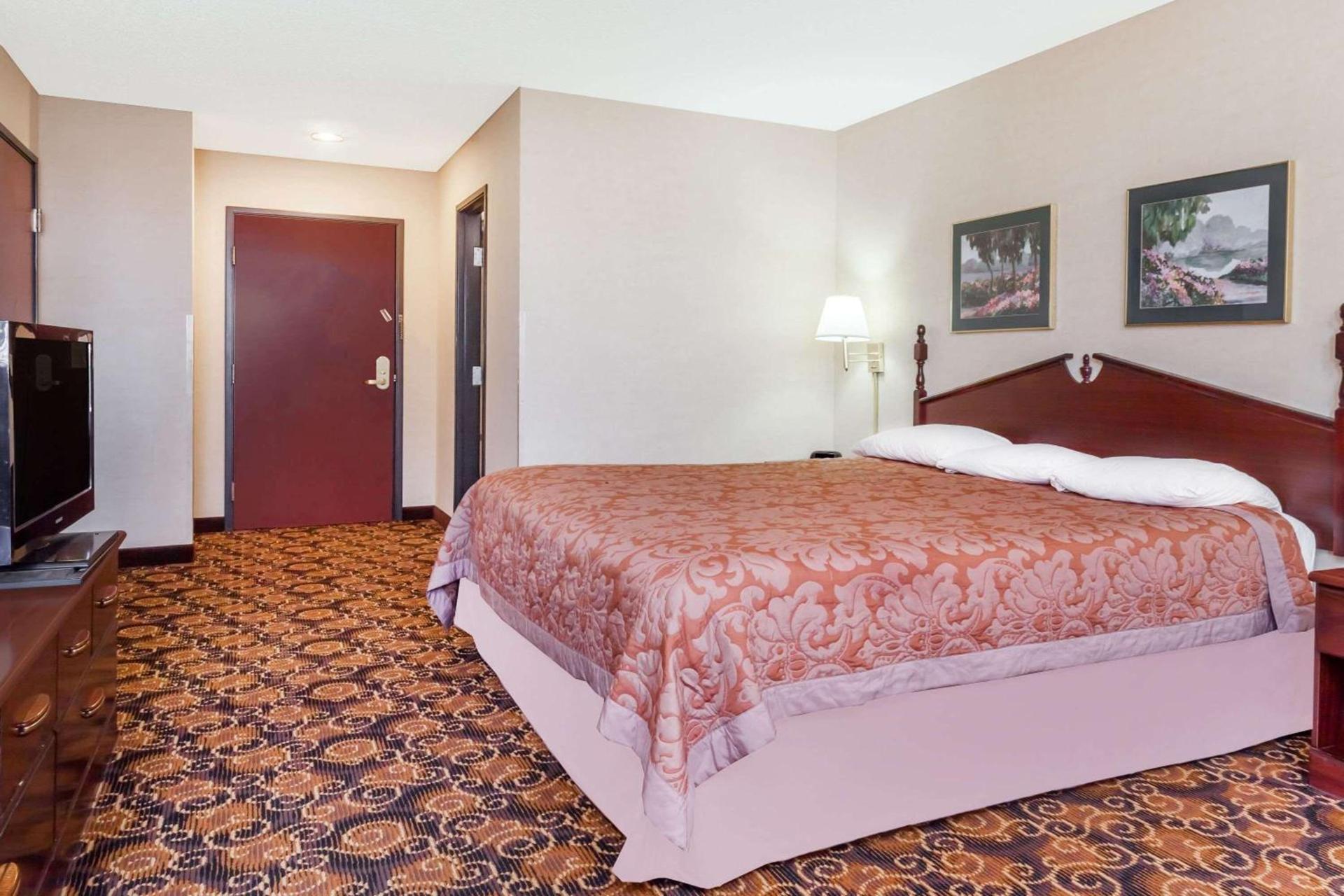 Super 8 by Wyndham Evansville North photo 6