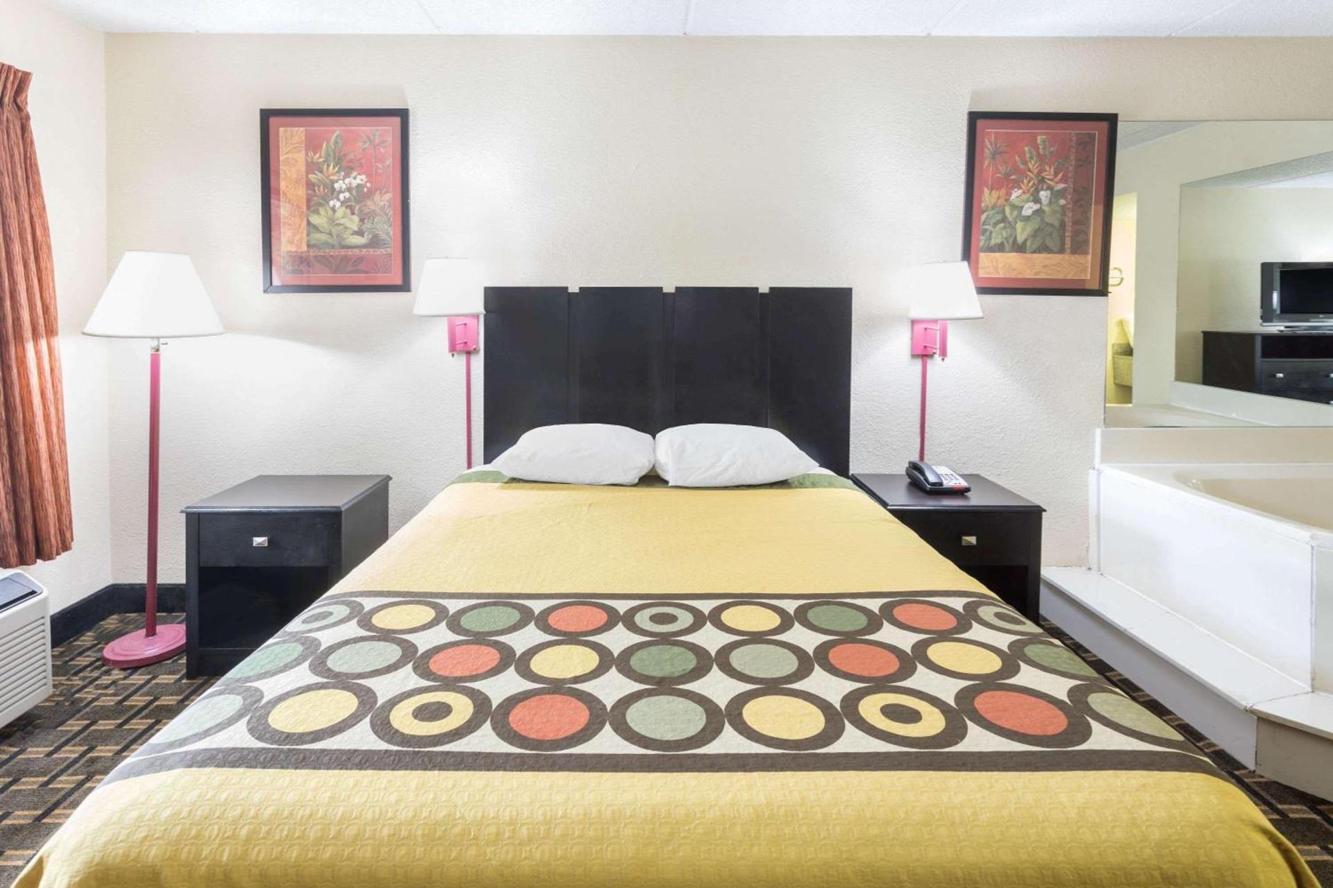 Super 8 by Wyndham Lithonia photo 12