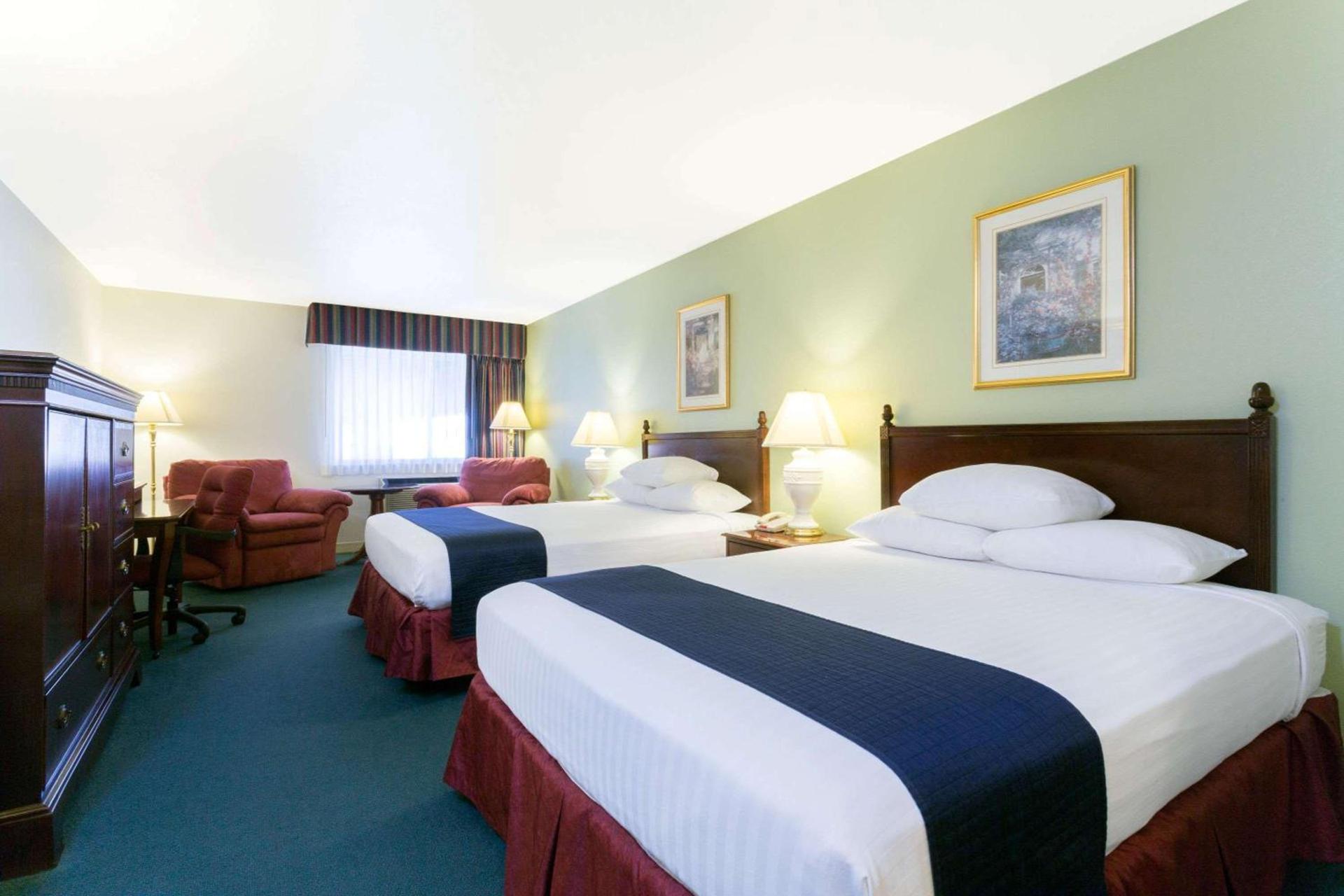 Super 8 by Wyndham Montpelier - Bear Lake photo 6