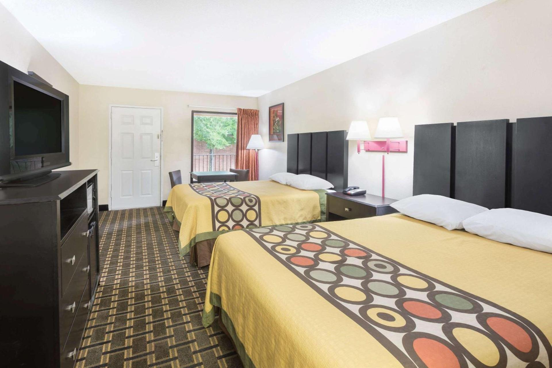 Super 8 by Wyndham Lithonia photo 7