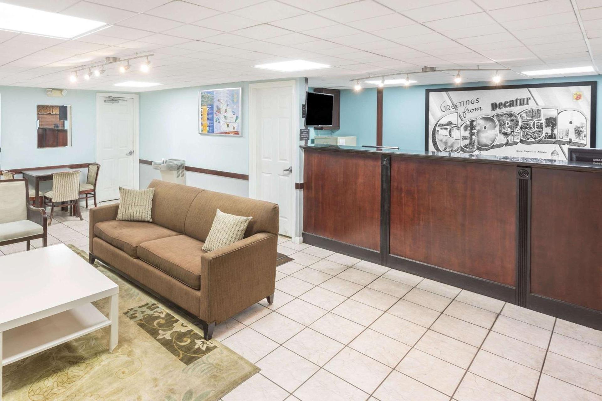Super 8 by Wyndham Lithonia photo 3