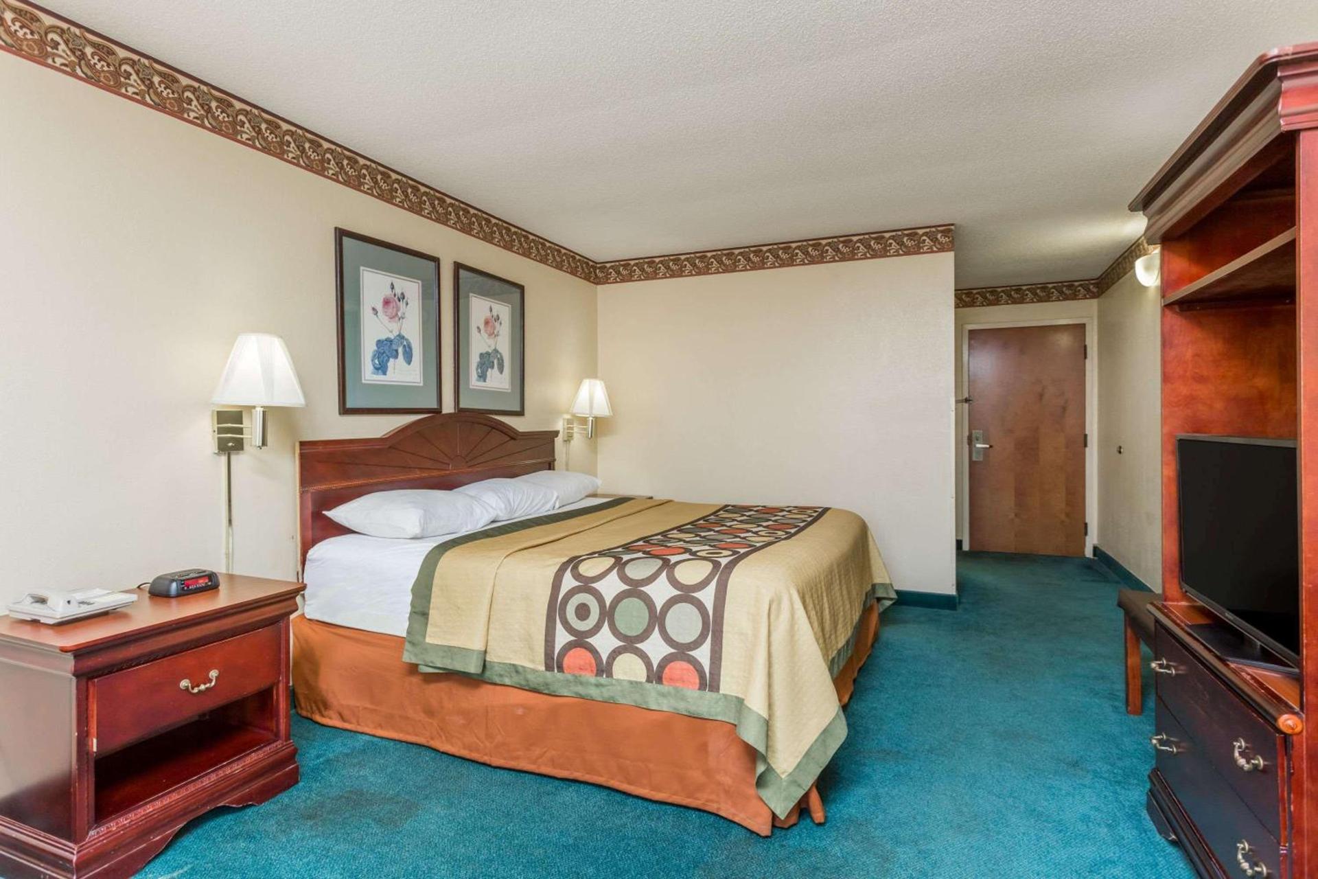 Super 8 by Wyndham Piedmont Greenville Area photo 4