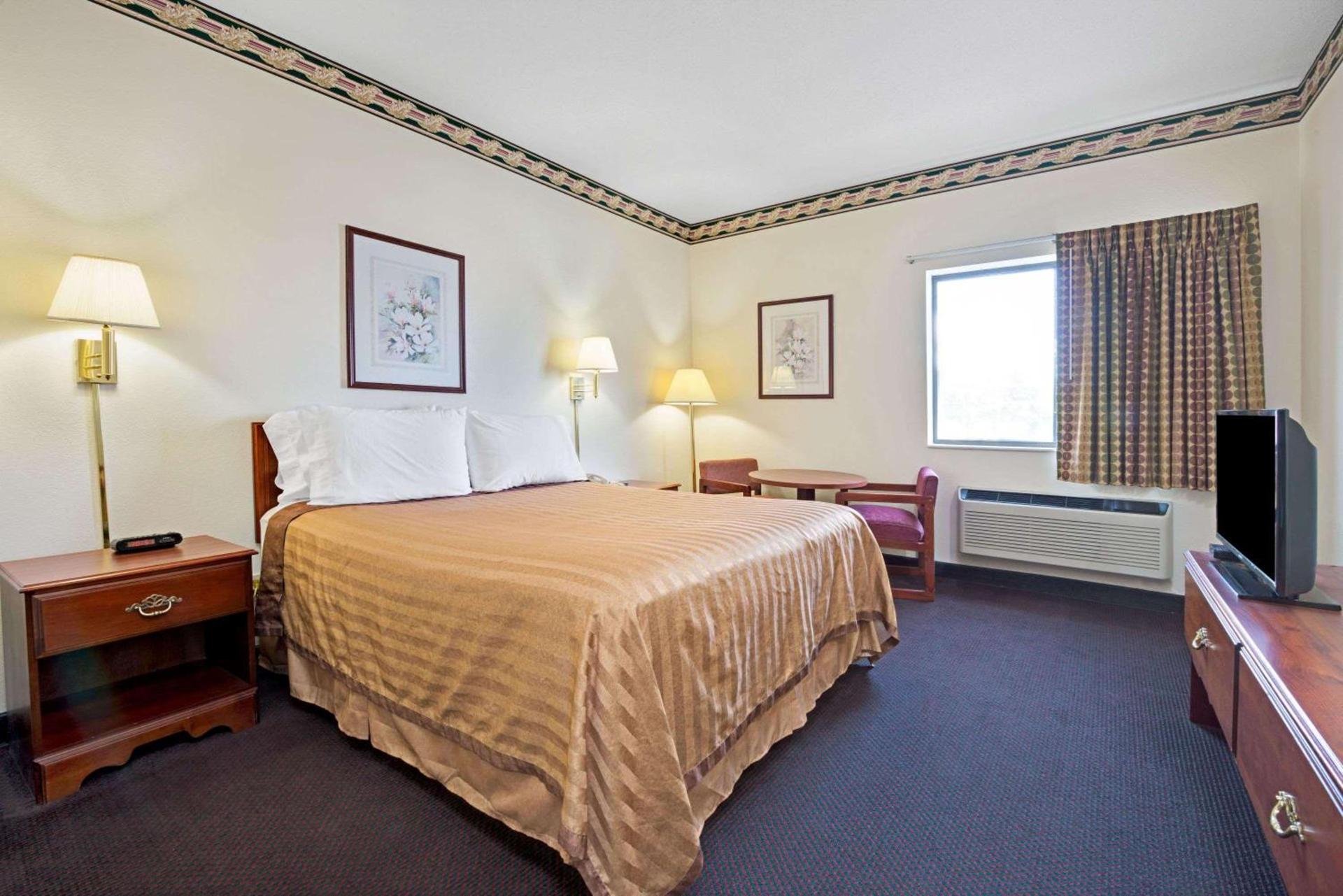 Travelodge by Wyndham St. Louis photo 11