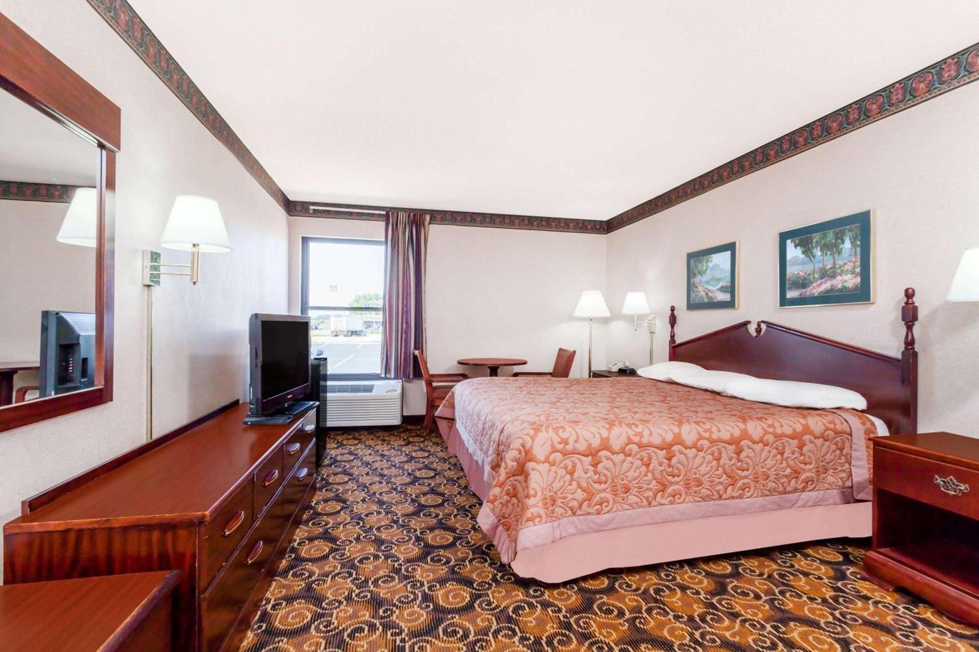 Super 8 by Wyndham Evansville North photo 9