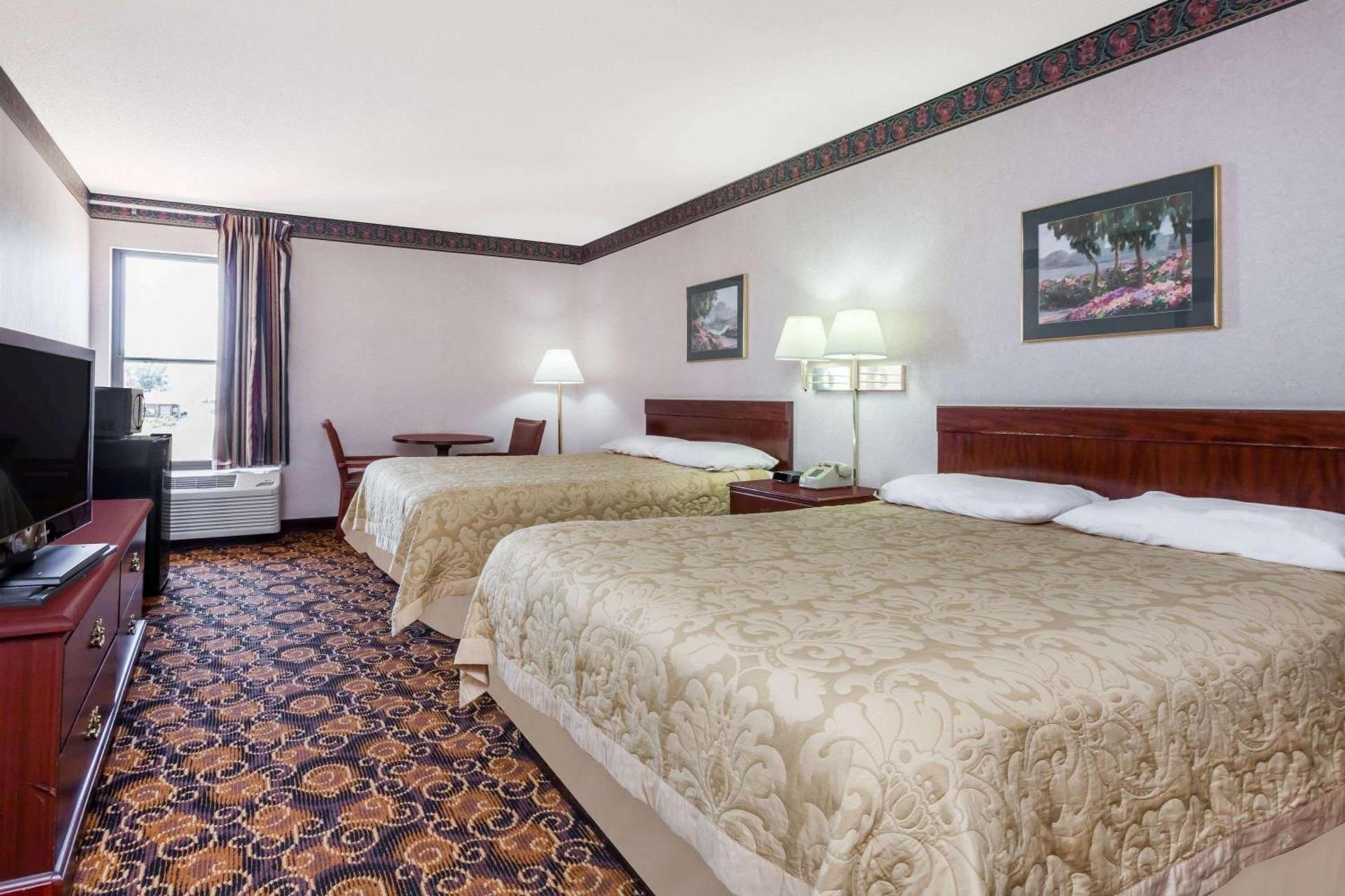 Super 8 by Wyndham Evansville North photo 5