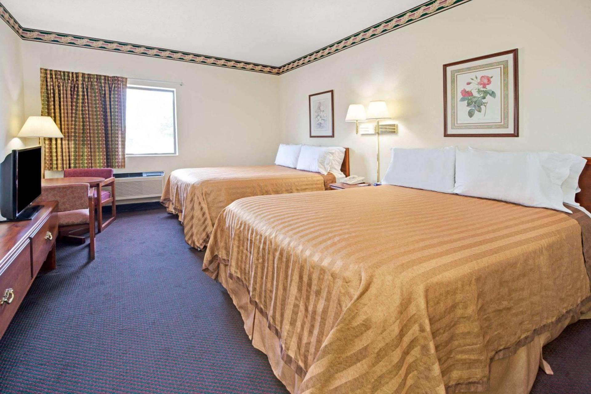 Travelodge by Wyndham St. Louis photo 12