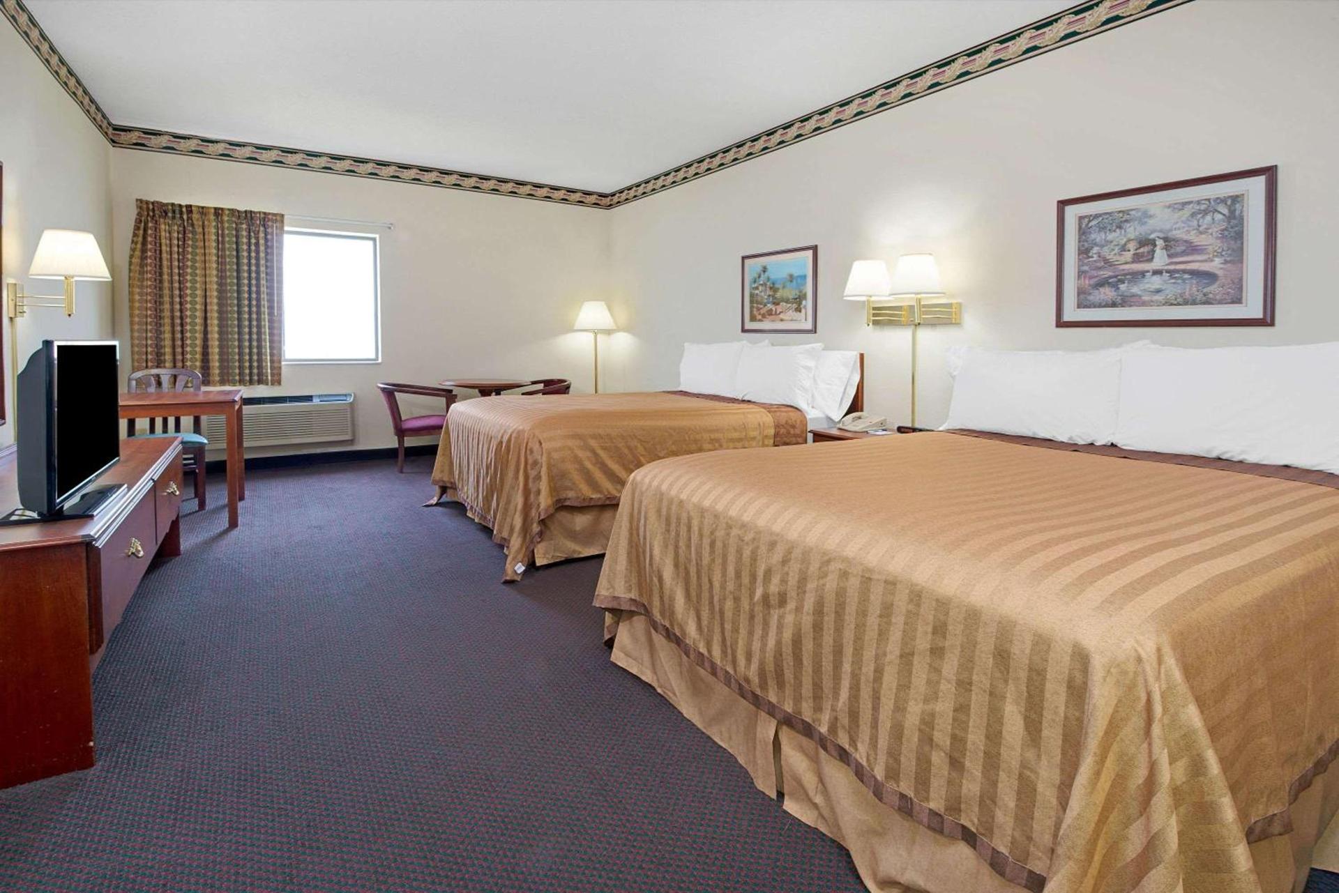 Travelodge by Wyndham St. Louis photo 10