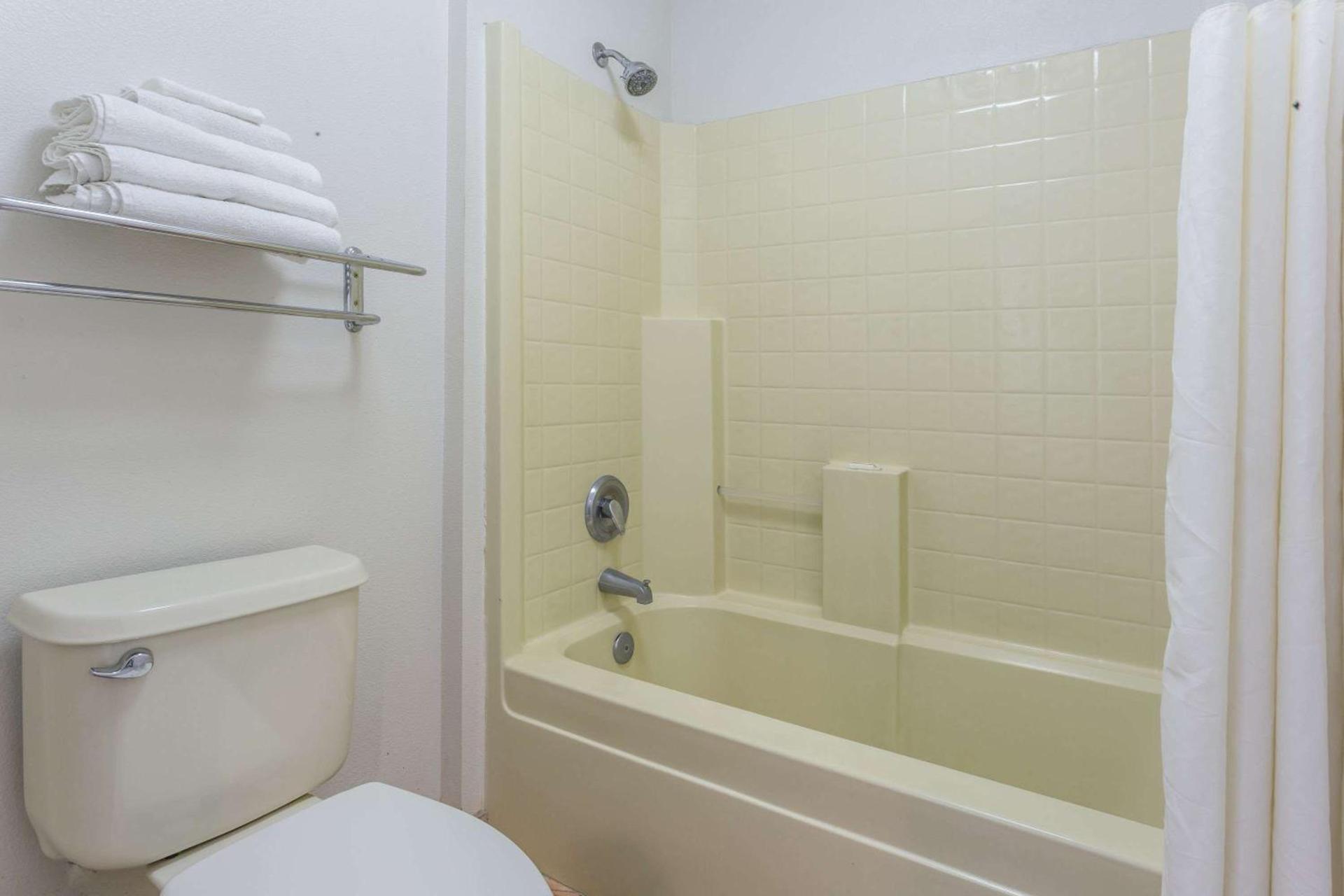 Signature Inn Merced Yosemite Parkway photo 23