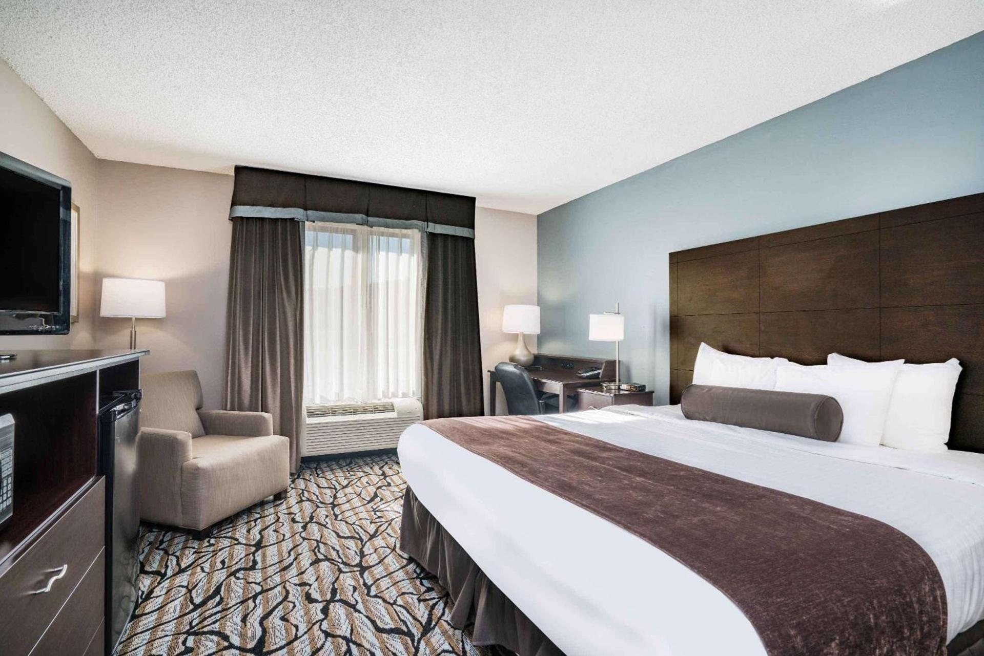 Days Inn & Suites by Wyndham Wausau photo 9