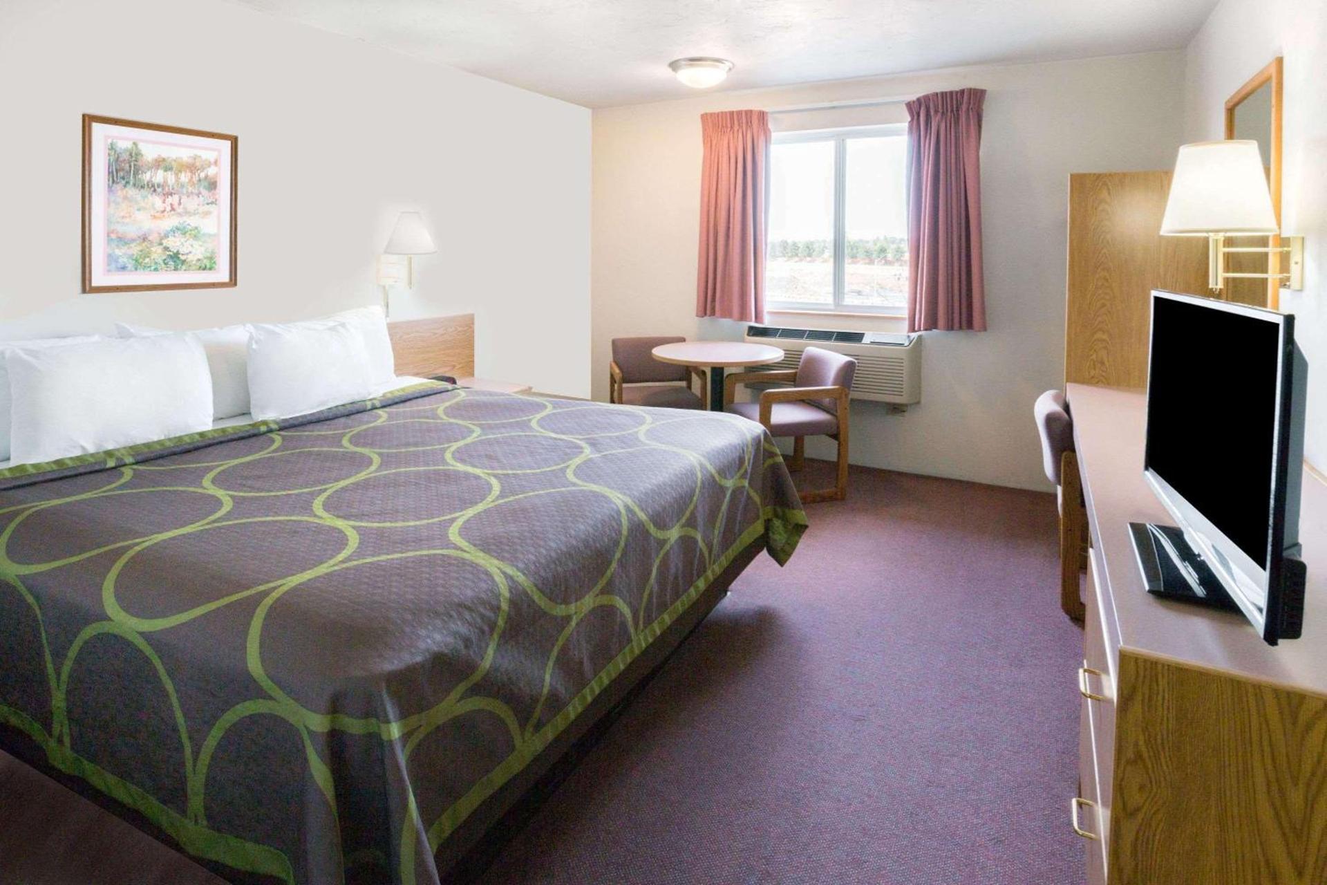 Super 8 by Wyndham Redmond photo 9