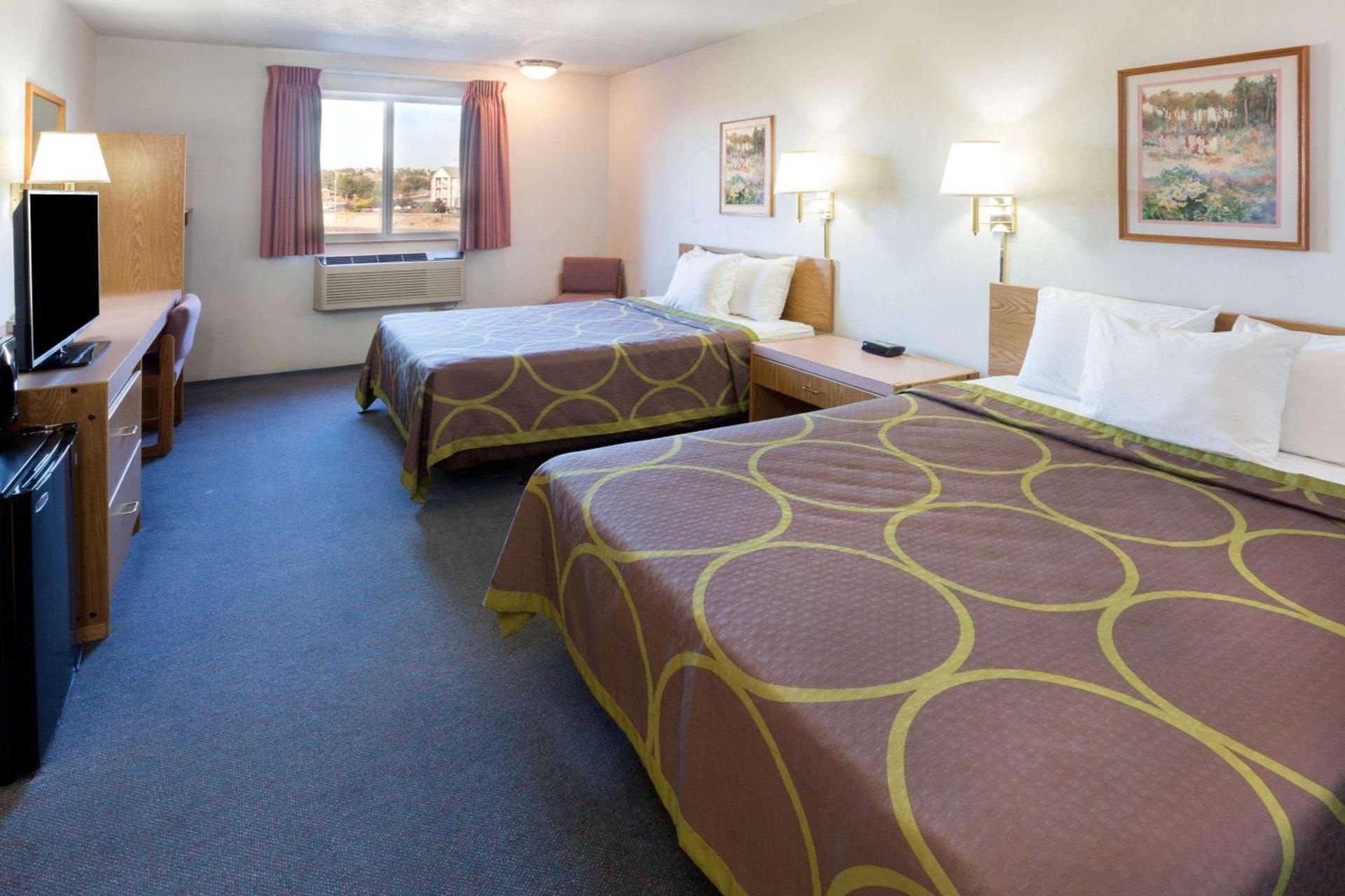 Super 8 by Wyndham Redmond photo 8