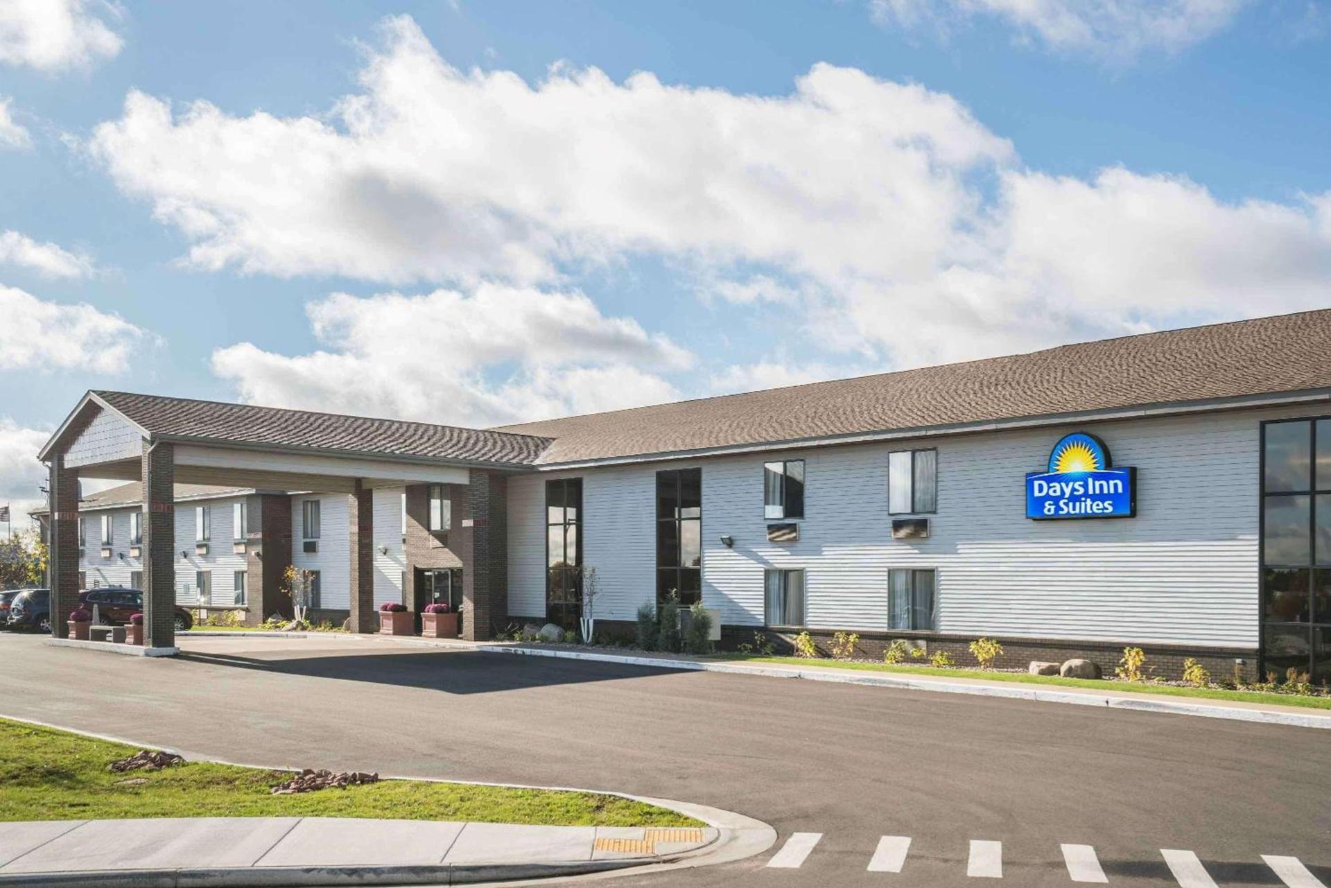 Days Inn & Suites by Wyndham Wausau — hotel in Wausau
