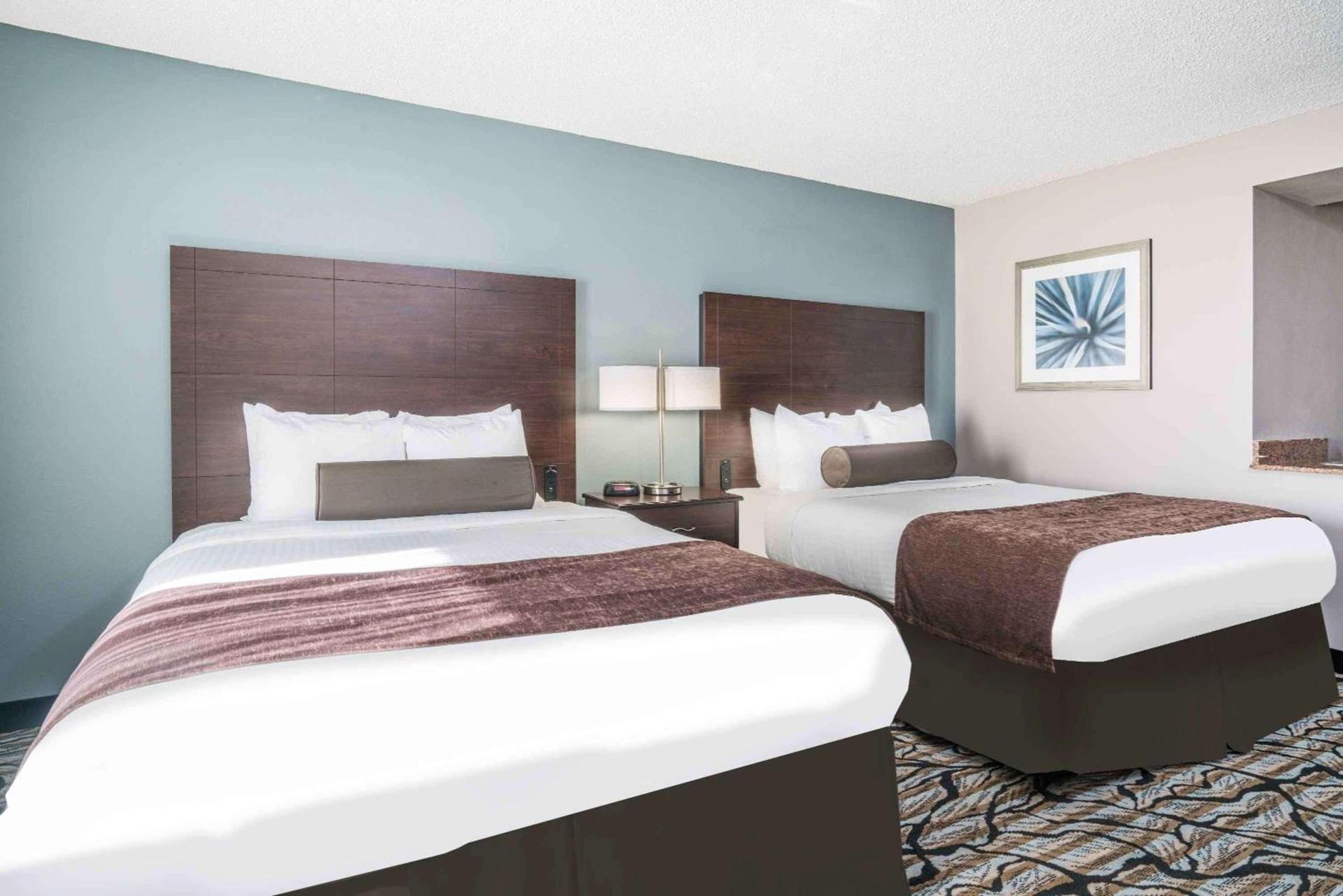 Days Inn & Suites by Wyndham Wausau photo 19