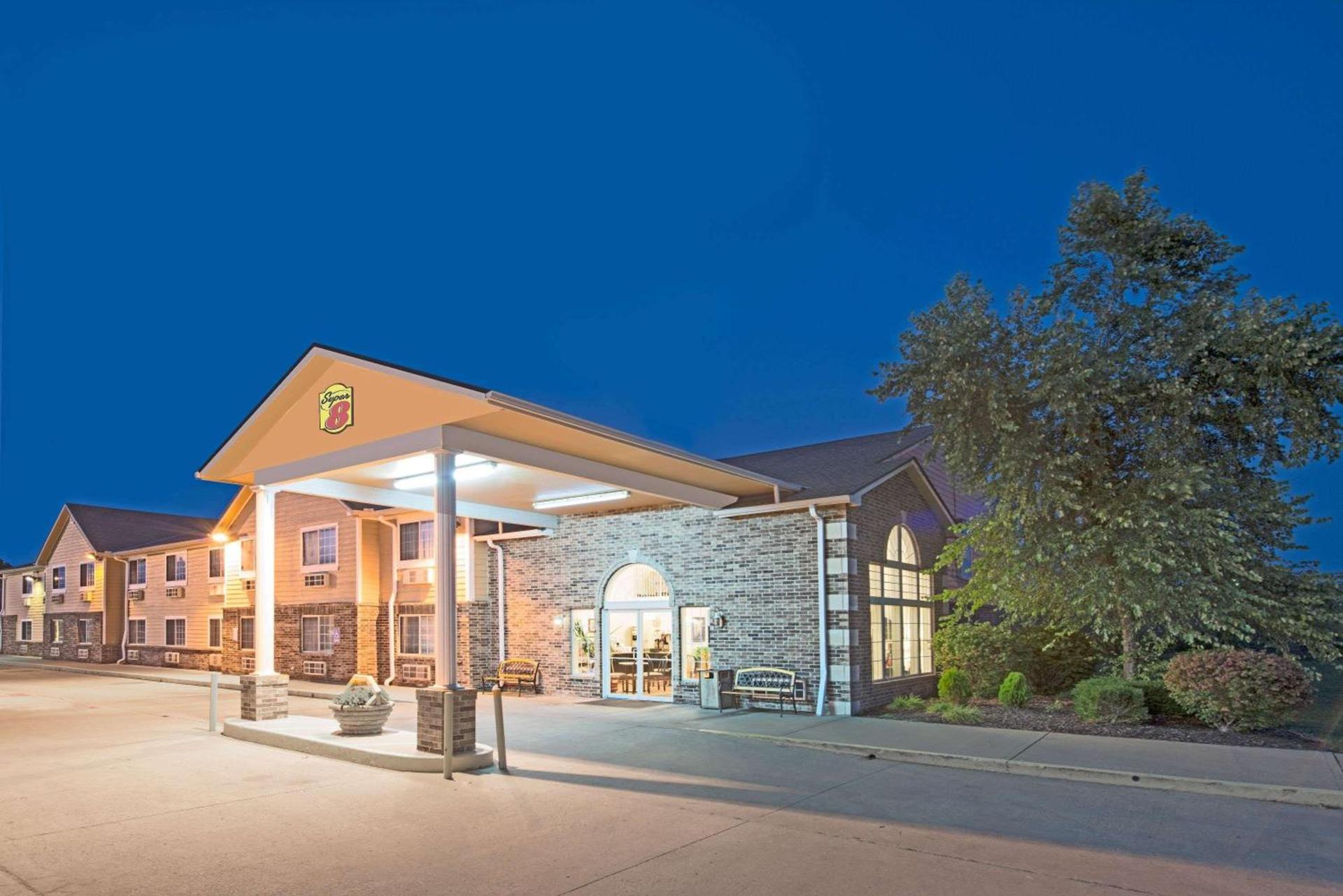 Super 8 by Wyndham Richmond photo 1