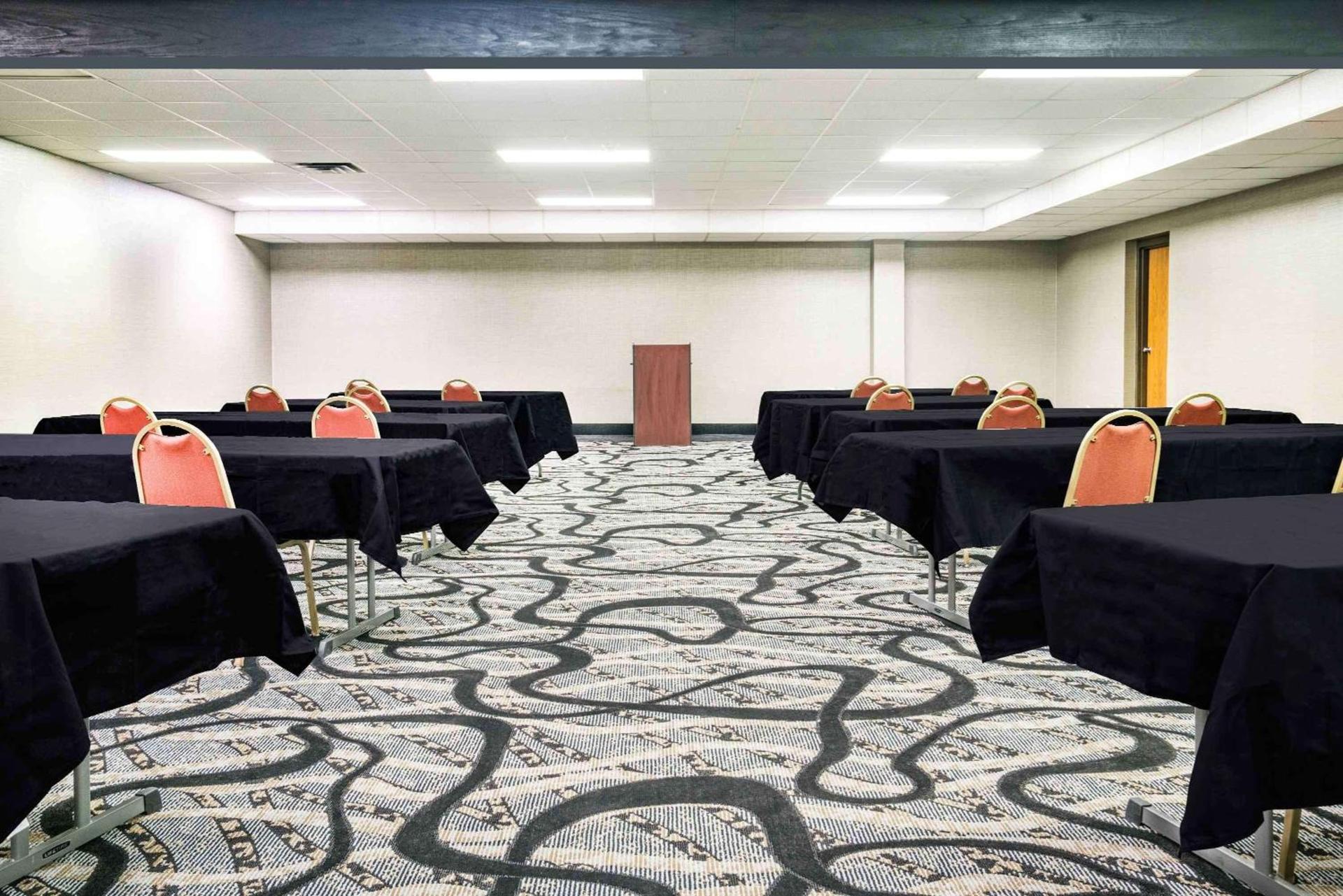 Days Inn & Suites by Wyndham Wausau photo 20