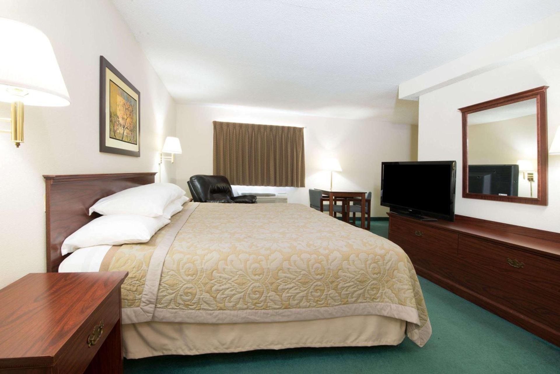 Super 8 by Wyndham Richmond photo 18