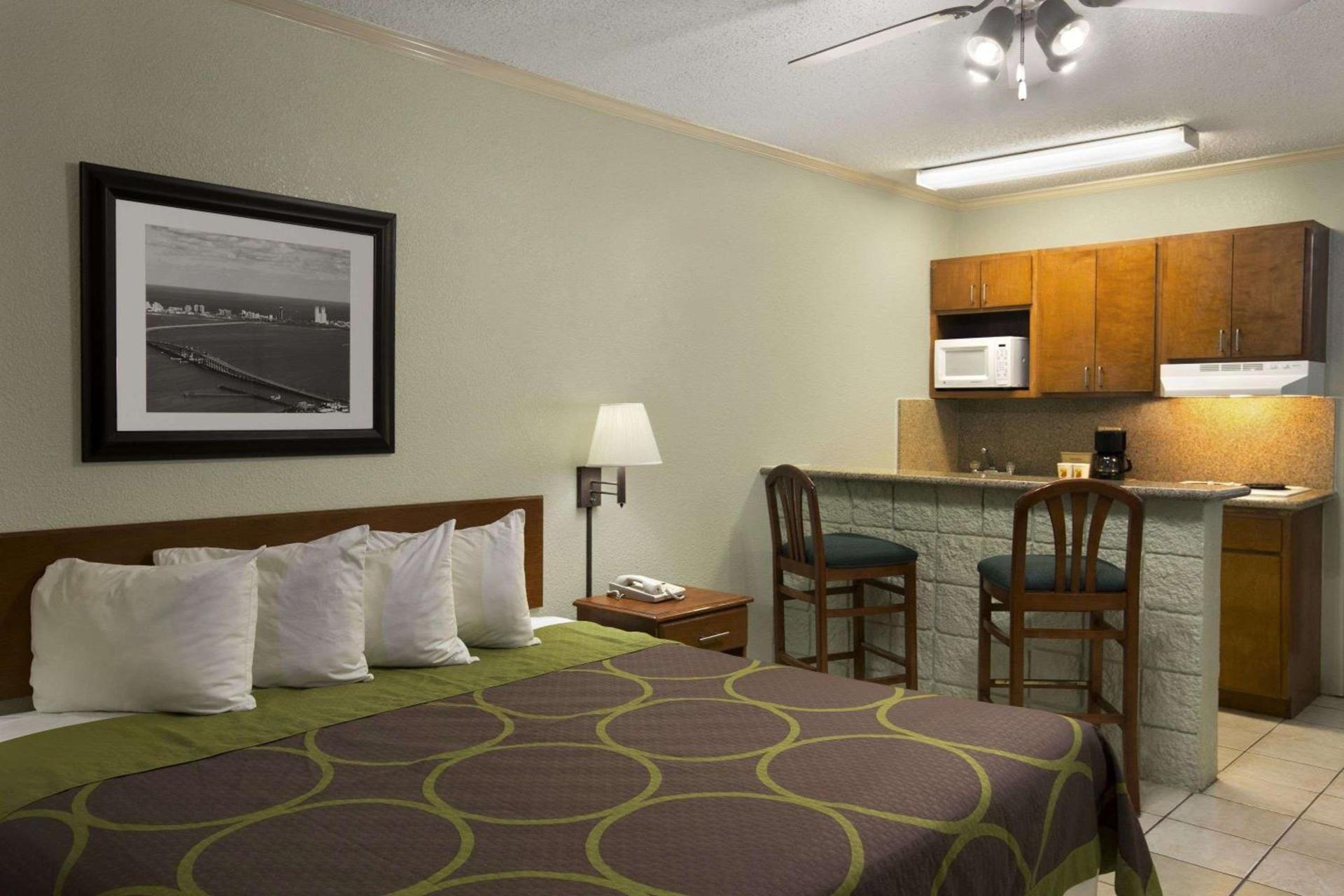 Super 8 by Wyndham South Padre Island photo 10