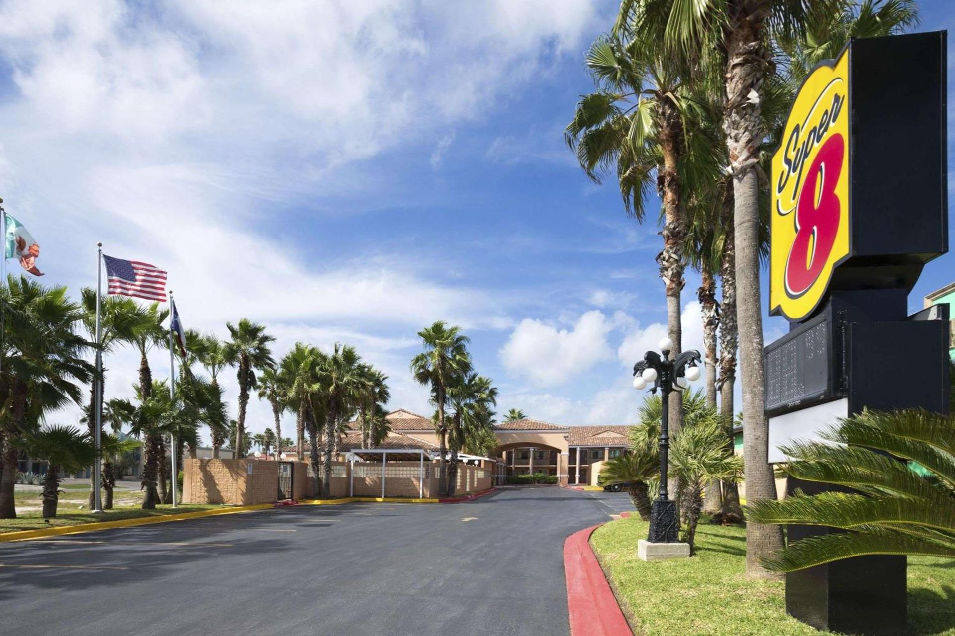 Super 8 by Wyndham South Padre Island — hotel in South Padre Island