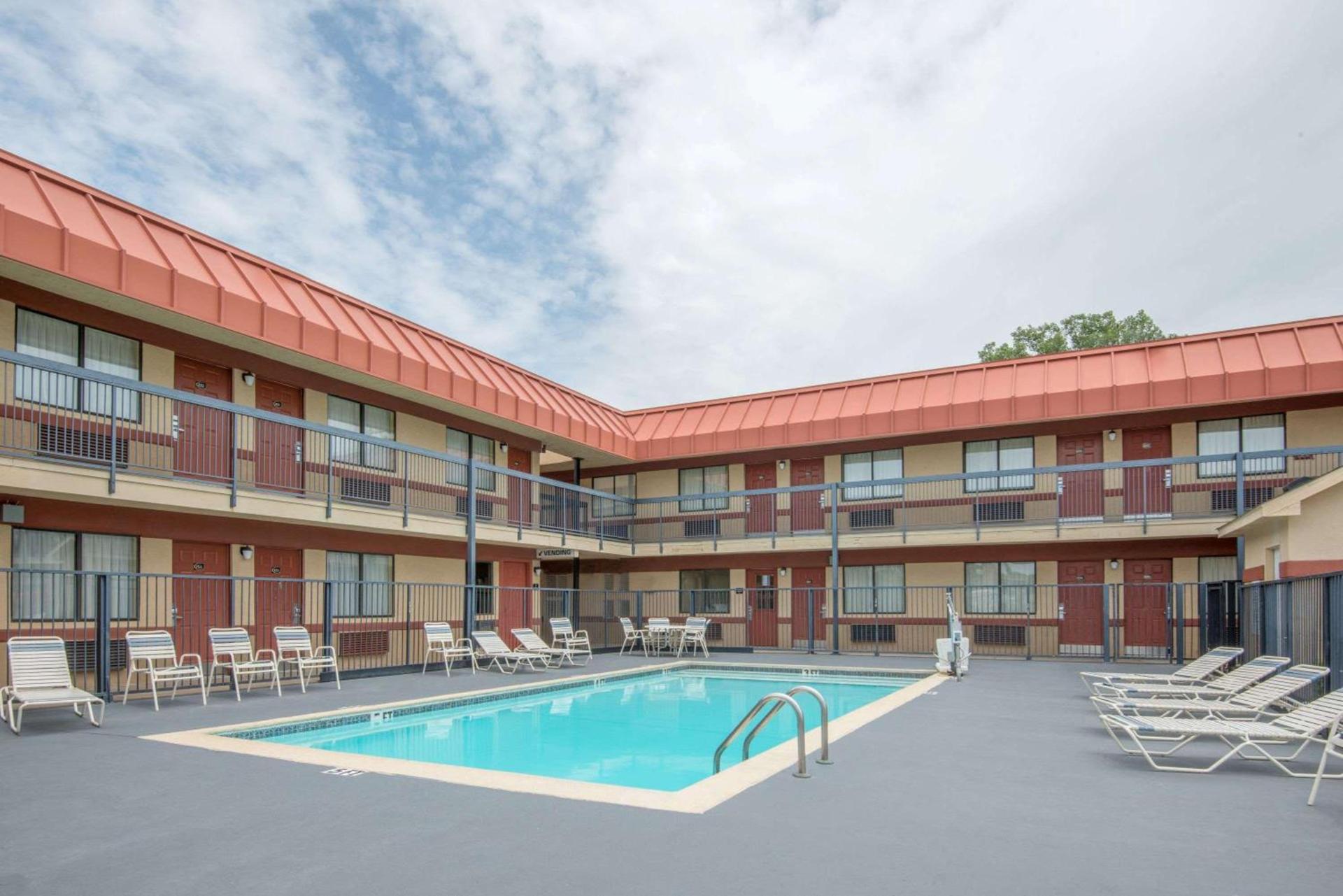 Super 8 by Wyndham Tulsa - Route 66 photo 21
