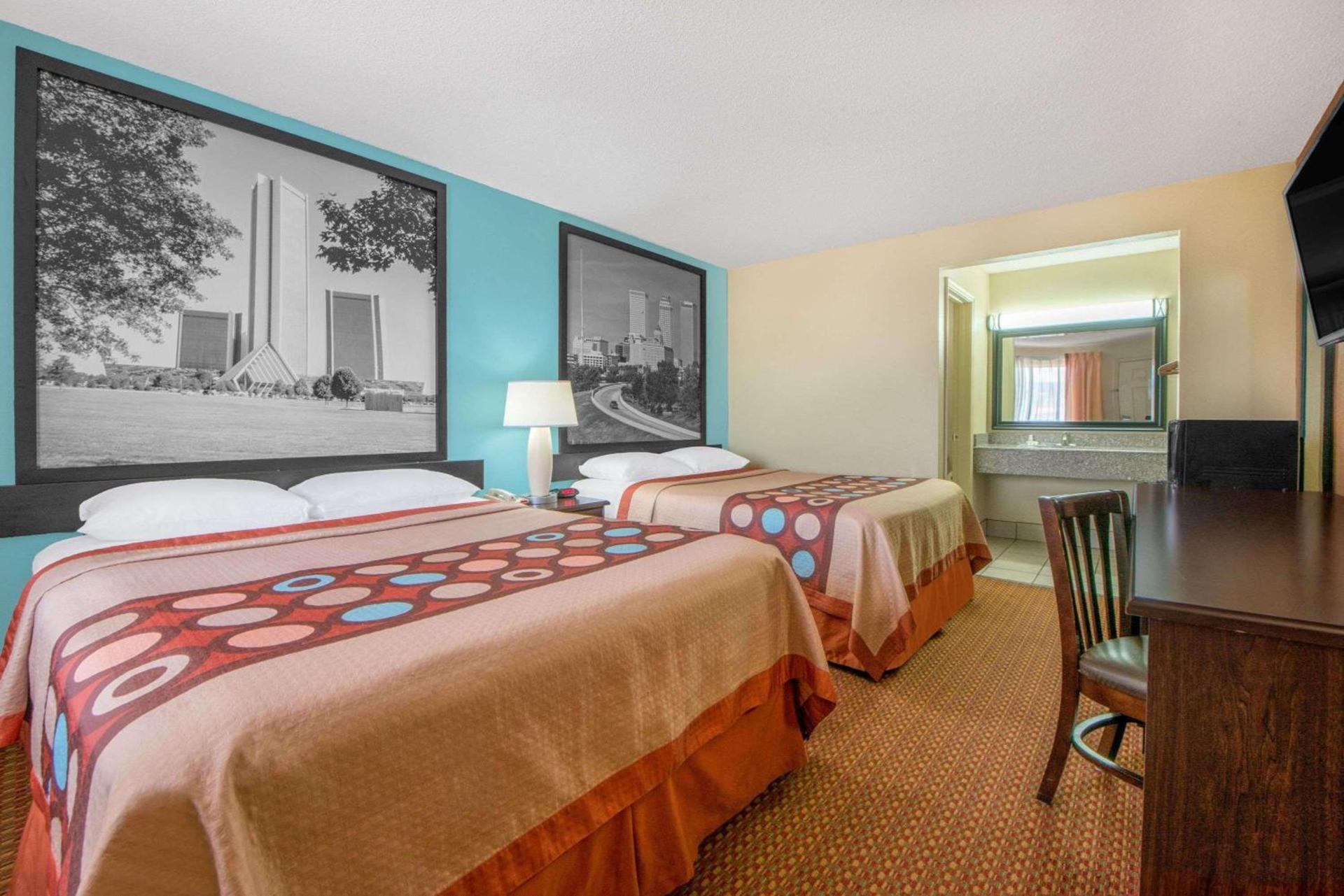Super 8 by Wyndham Tulsa - Route 66 photo 2