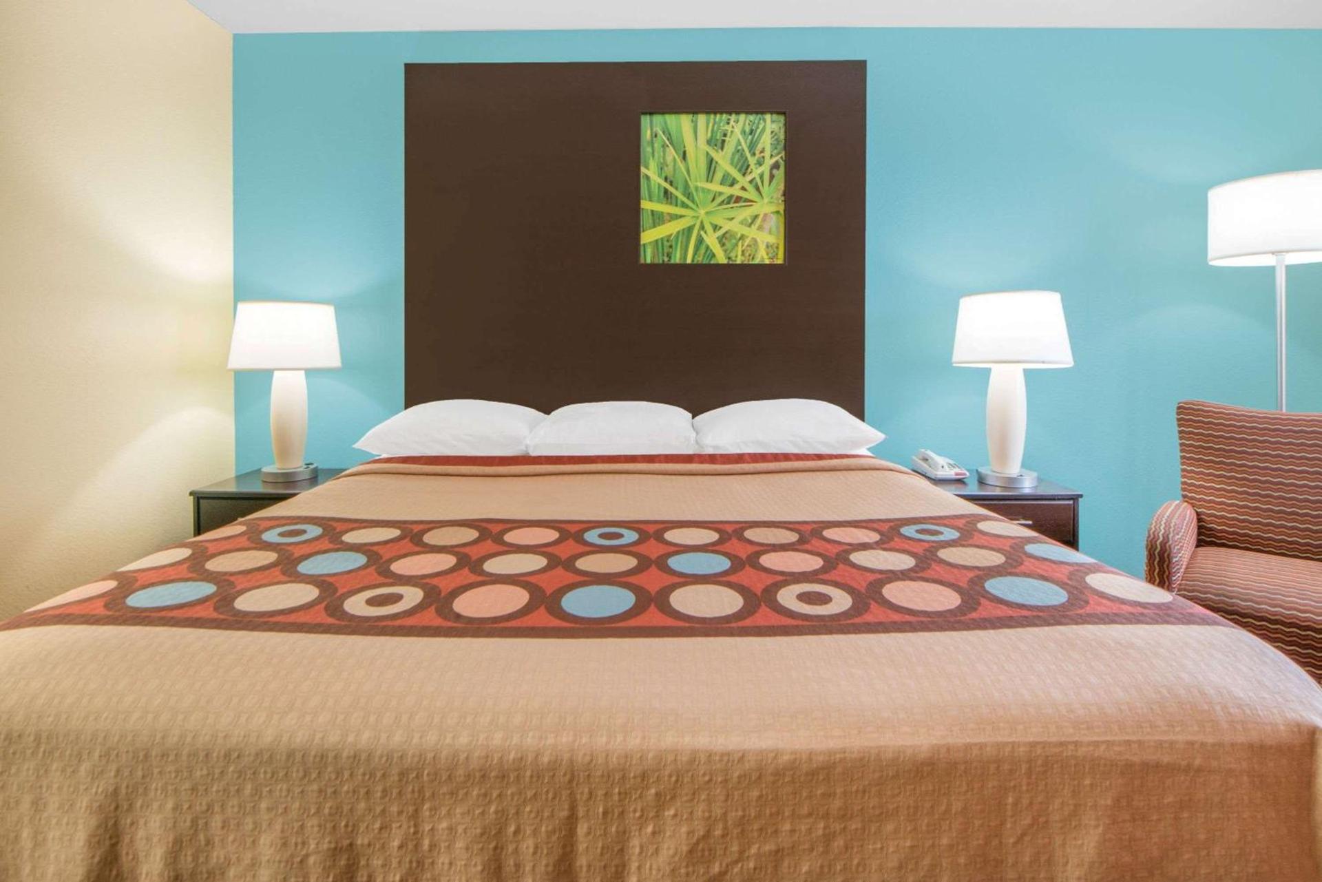 Super 8 by Wyndham Tulsa - Route 66 photo 4