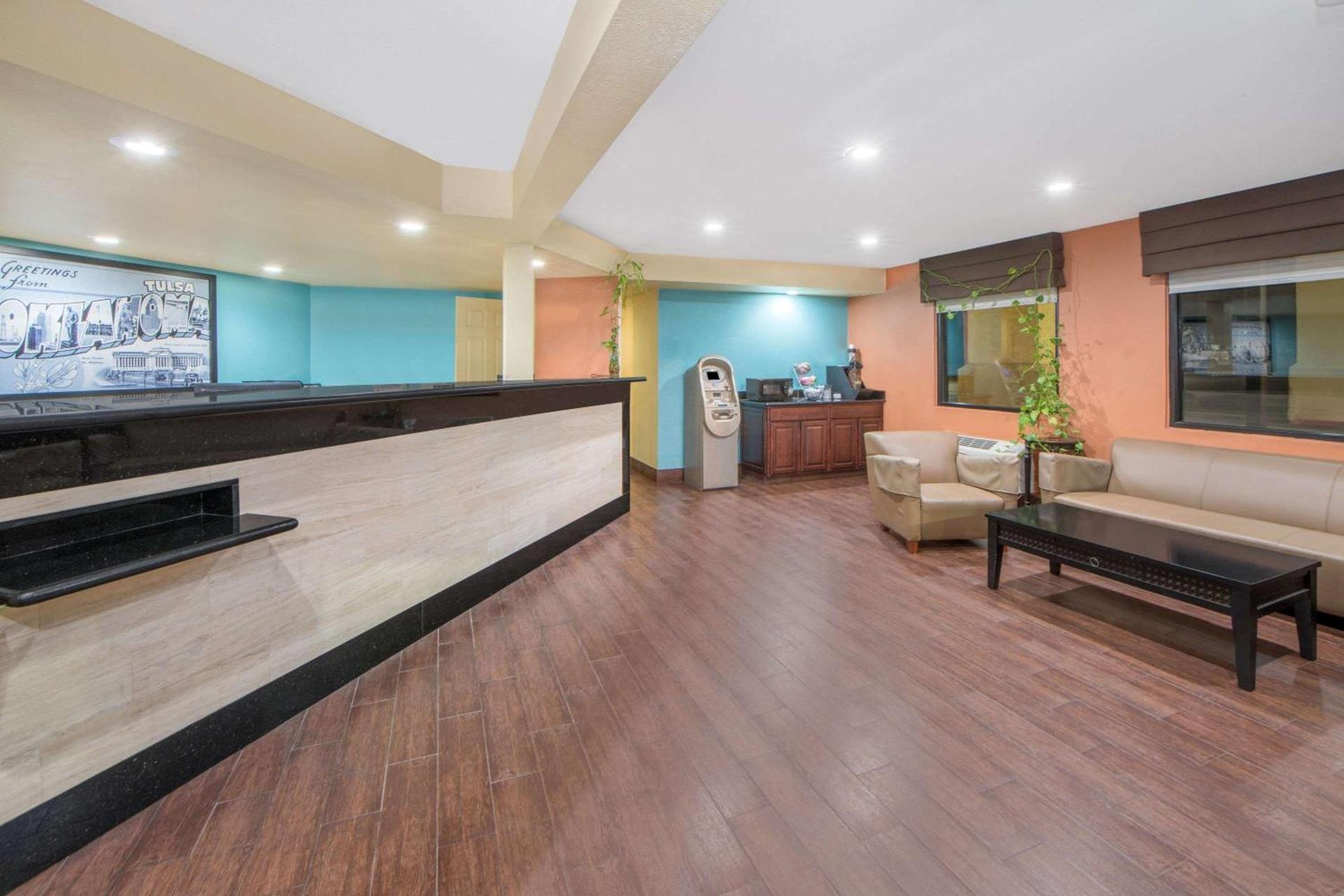Super 8 by Wyndham Tulsa - Route 66 photo 20
