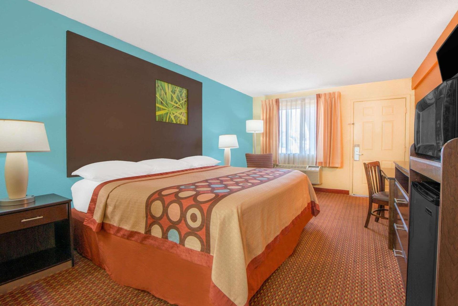 Super 8 by Wyndham Tulsa - Route 66 photo 24