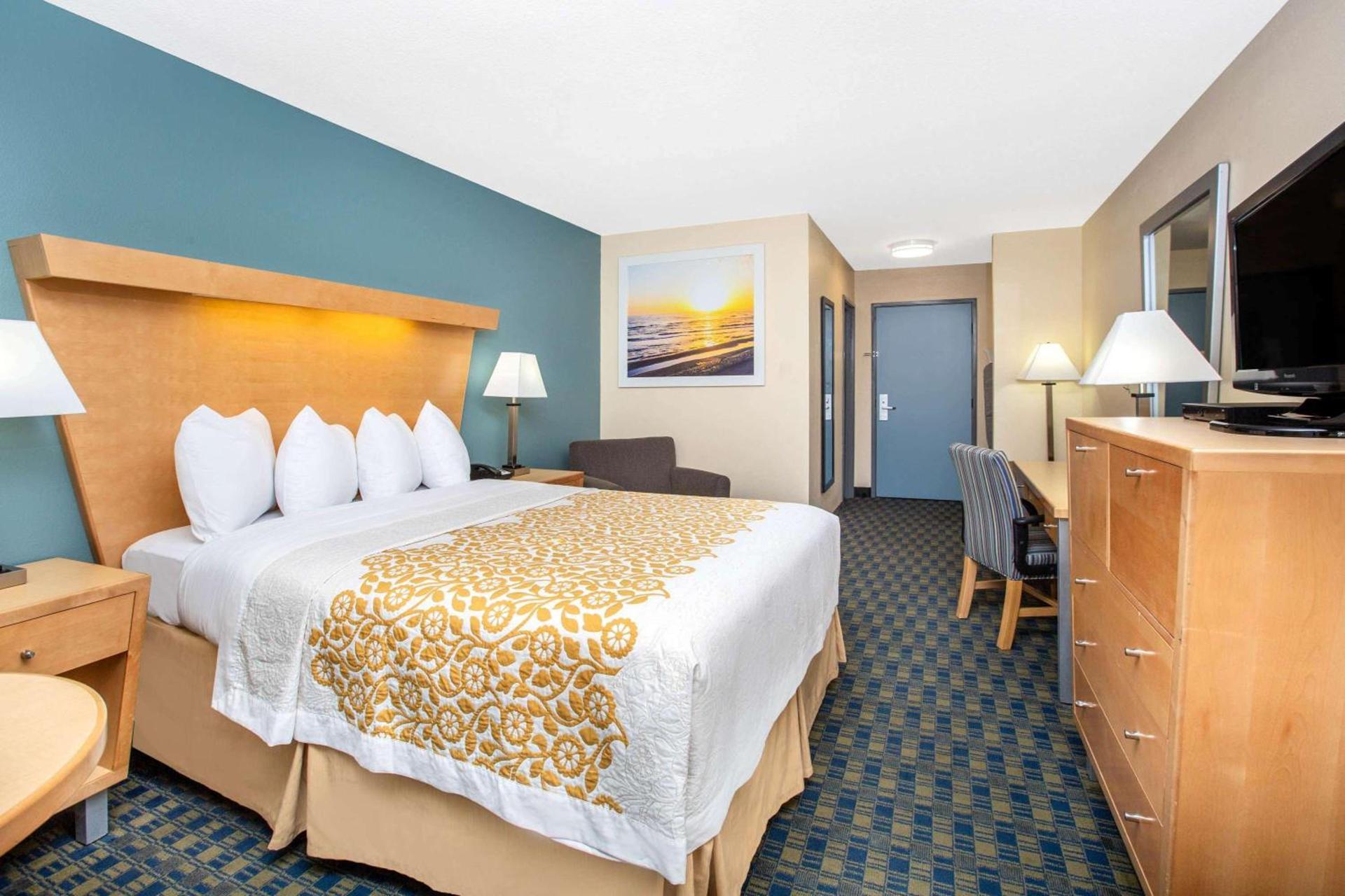Days Inn by Wyndham Woodland photo 10