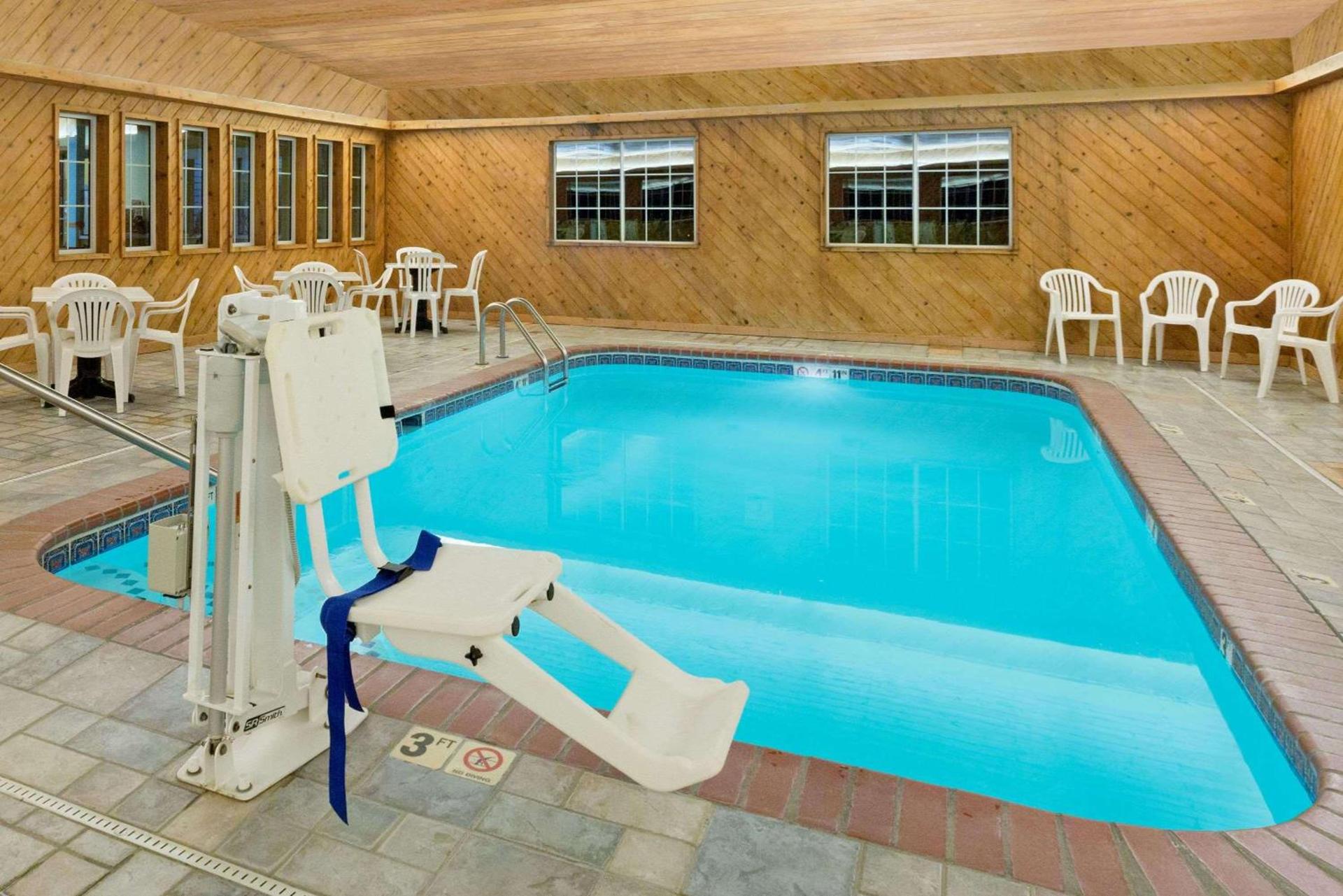 Super 8 by Wyndham Clarinda photo 4