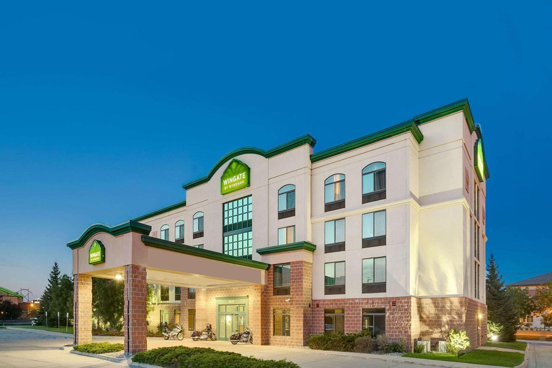 Wingate by Wyndham Fargo photo 2