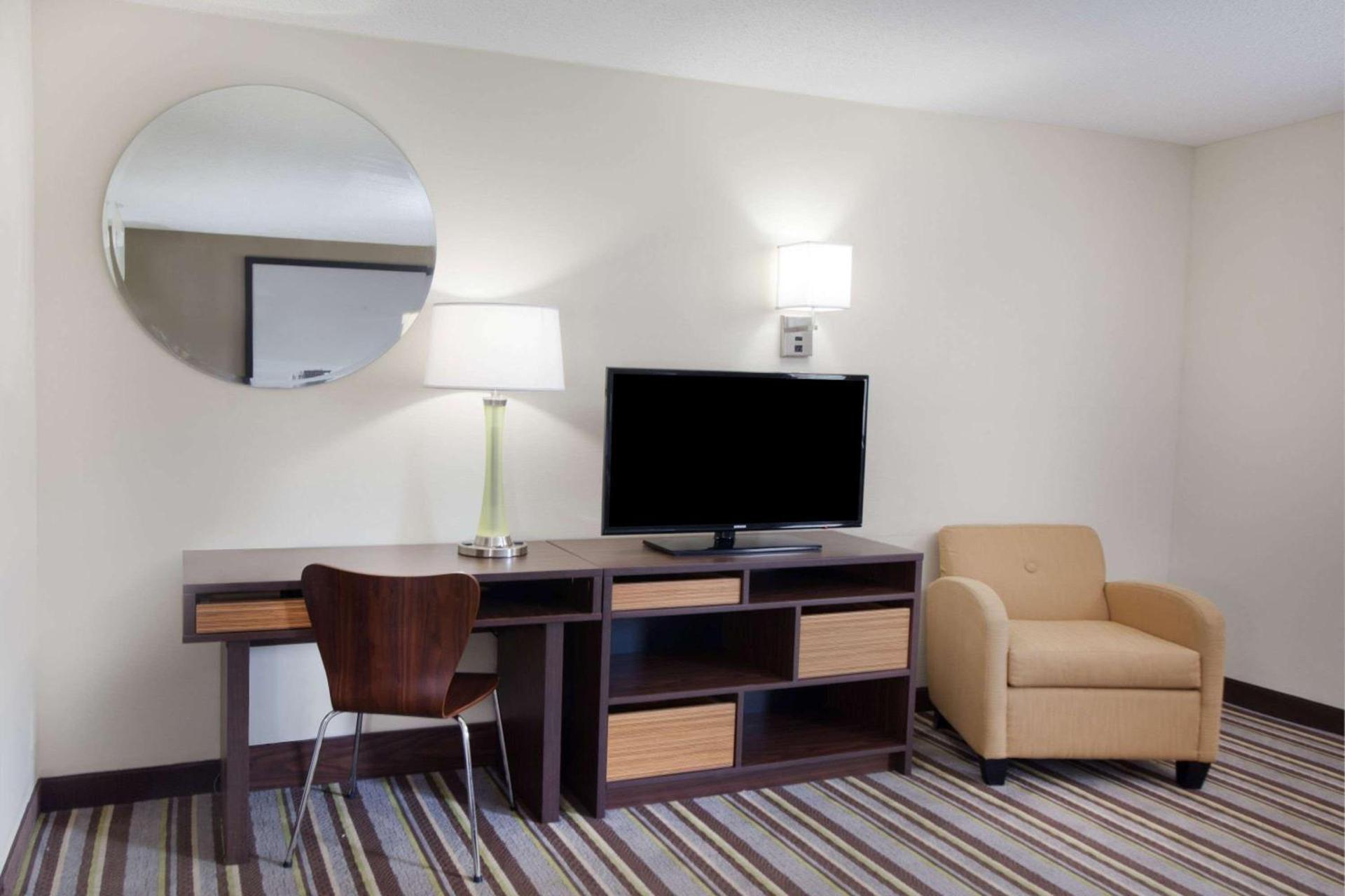 Super 8 by Wyndham Chicago/Rosemont/O'Hare/SE photo 13