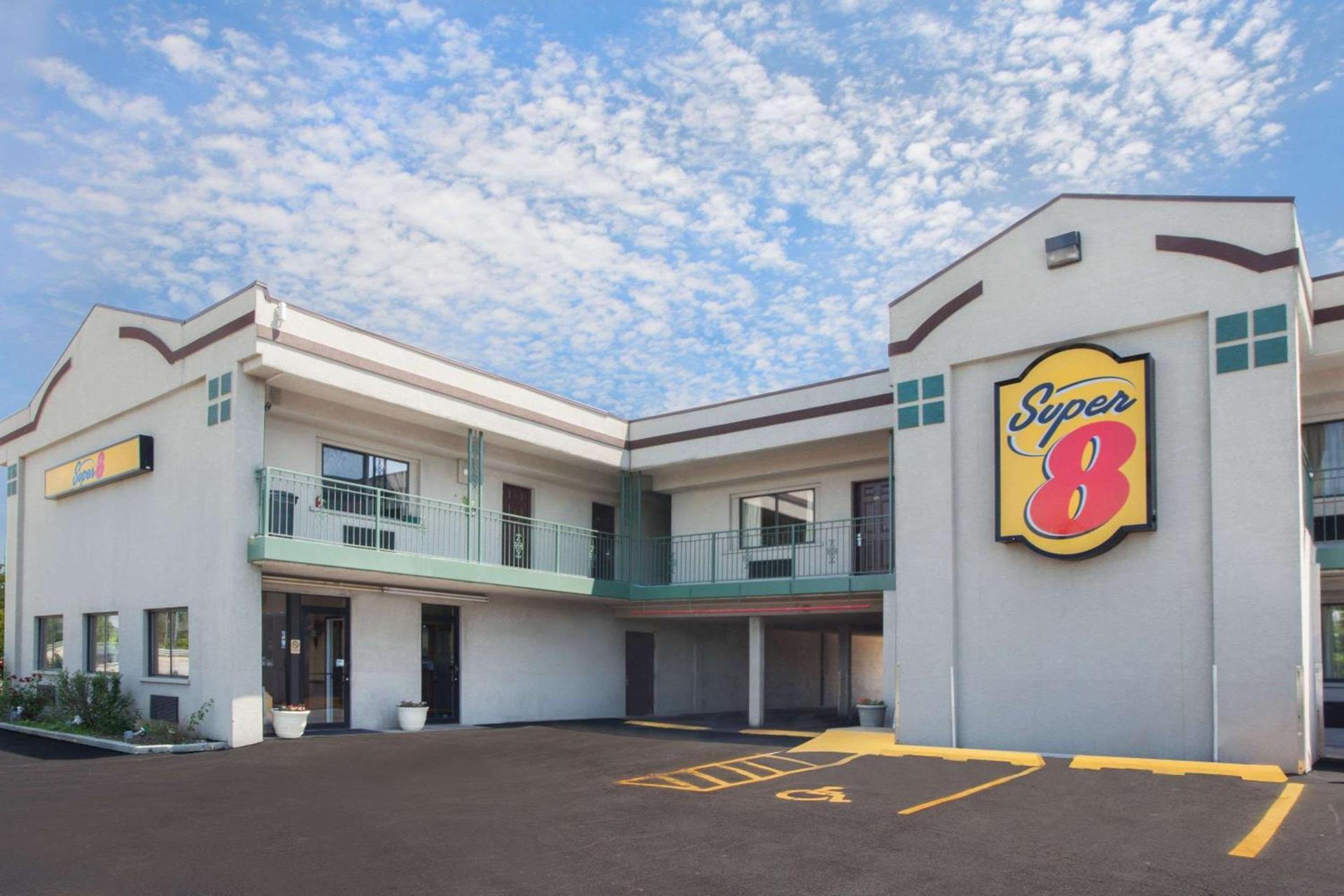 Super 8 by Wyndham Chicago/Rosemont/O'Hare/SE photo 1