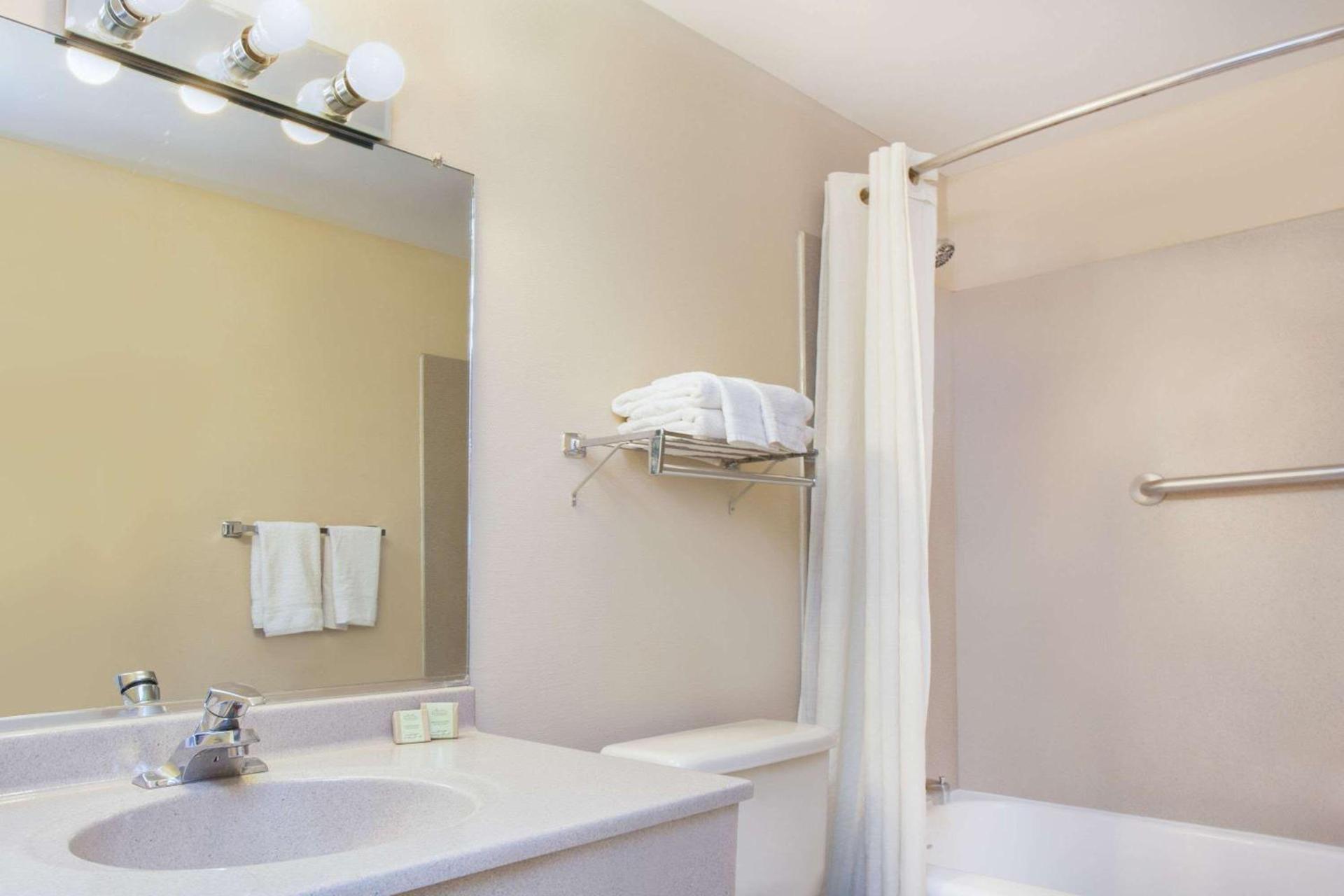 Super 8 by Wyndham Chicago/Rosemont/O'Hare/SE photo 6