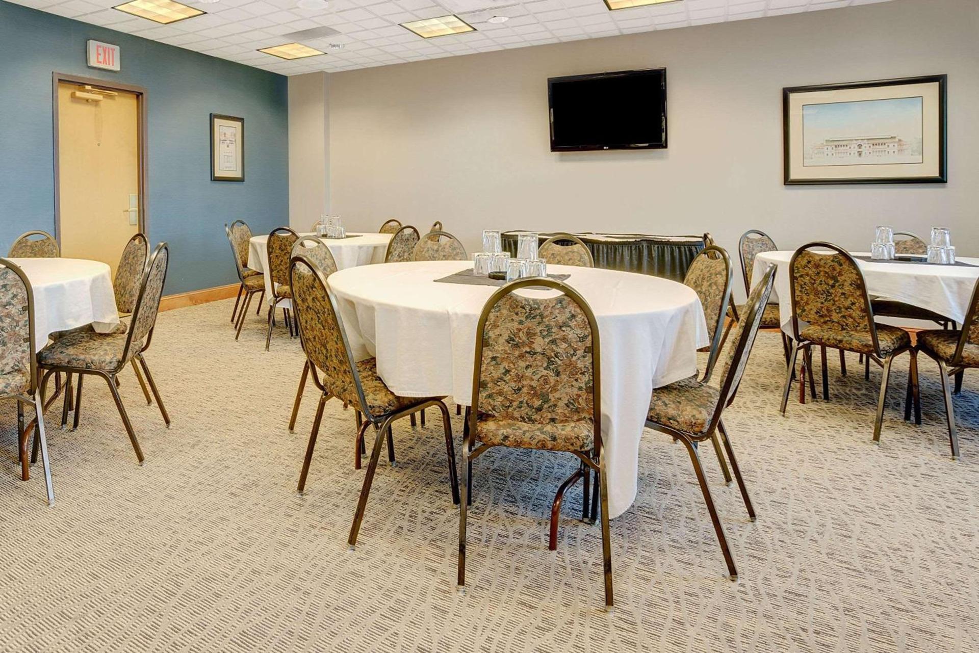 Wingate by Wyndham Fargo photo 10