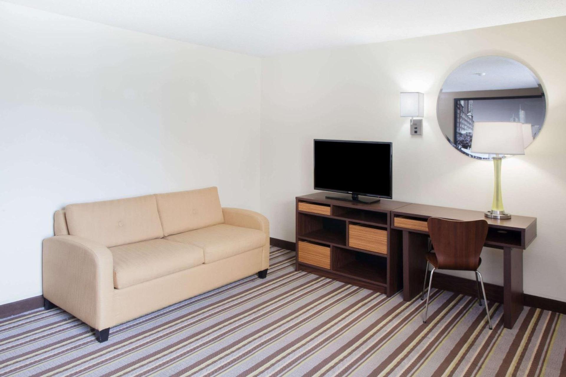 Super 8 by Wyndham Chicago/Rosemont/O'Hare/SE photo 12