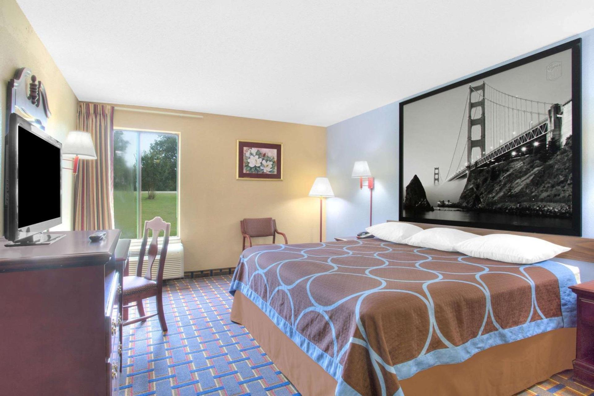 Super 8 by Wyndham Booneville photo 8