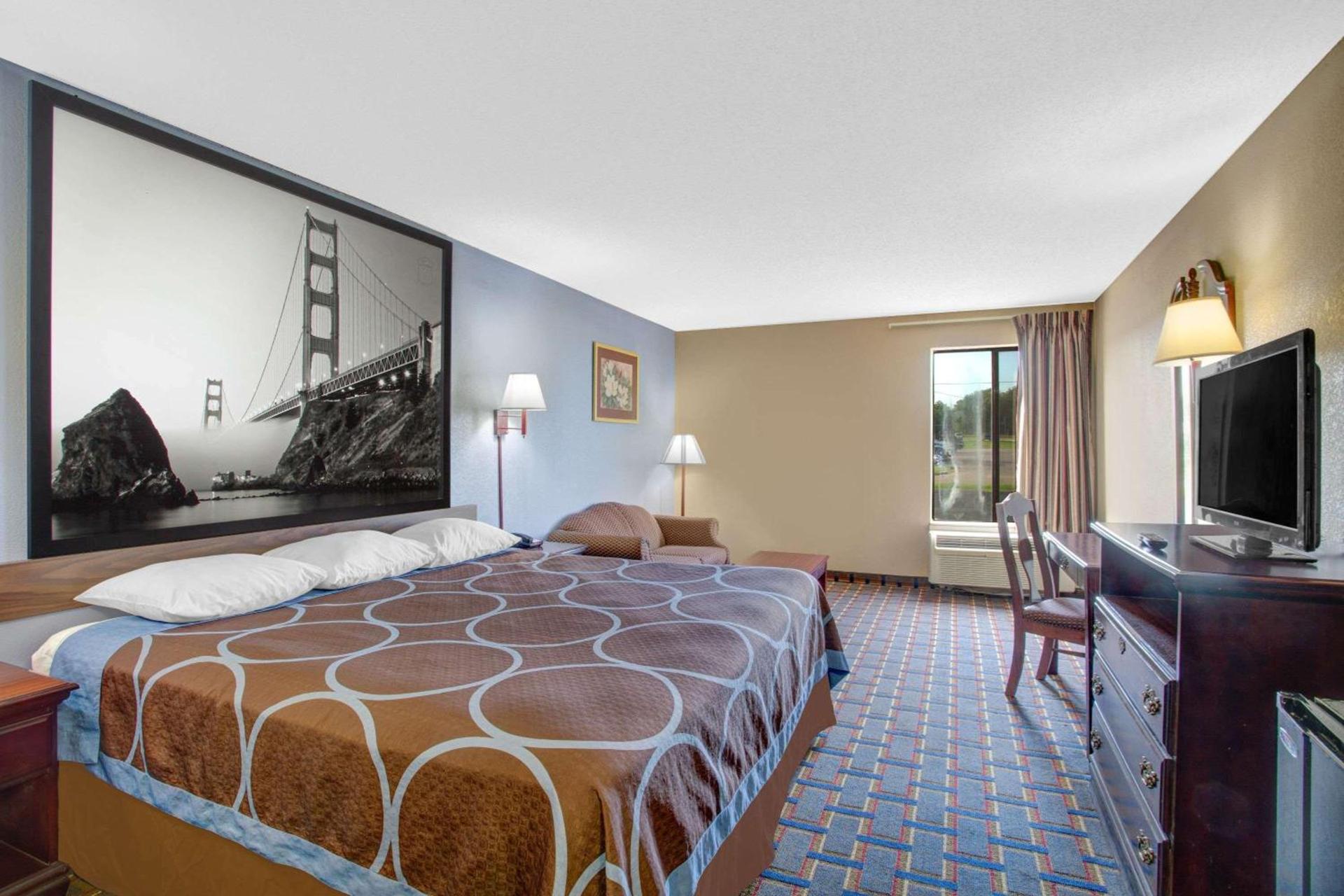 Super 8 by Wyndham Booneville photo 3