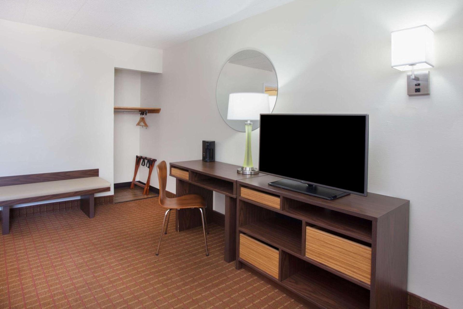 Super 8 by Wyndham Chicago/Rosemont/O'Hare/SE photo 3