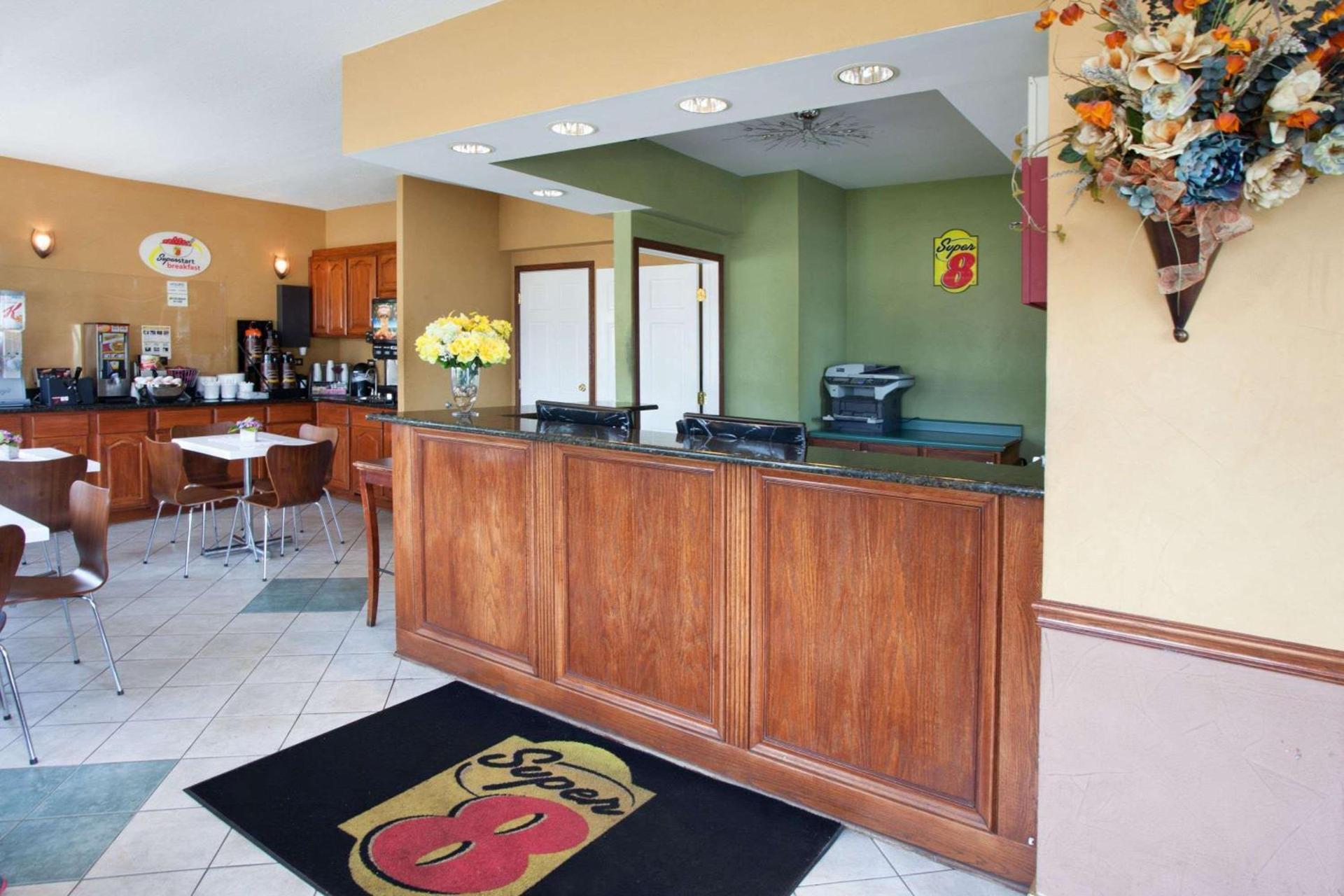 Super 8 by Wyndham Chicago/Rosemont/O'Hare/SE photo 2
