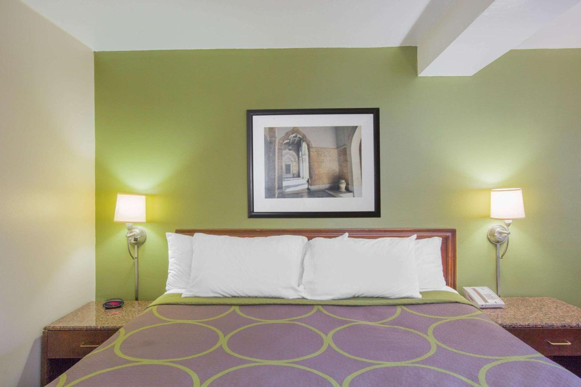 Super 8 by Wyndham Jasper photo 8