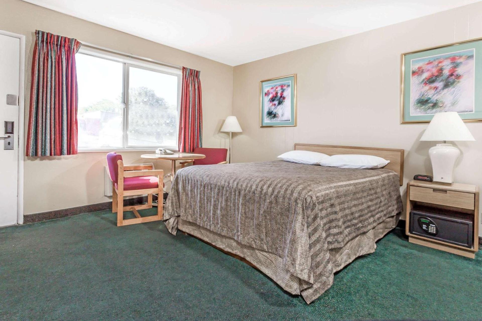 Travelodge by Wyndham La Grande photo 11