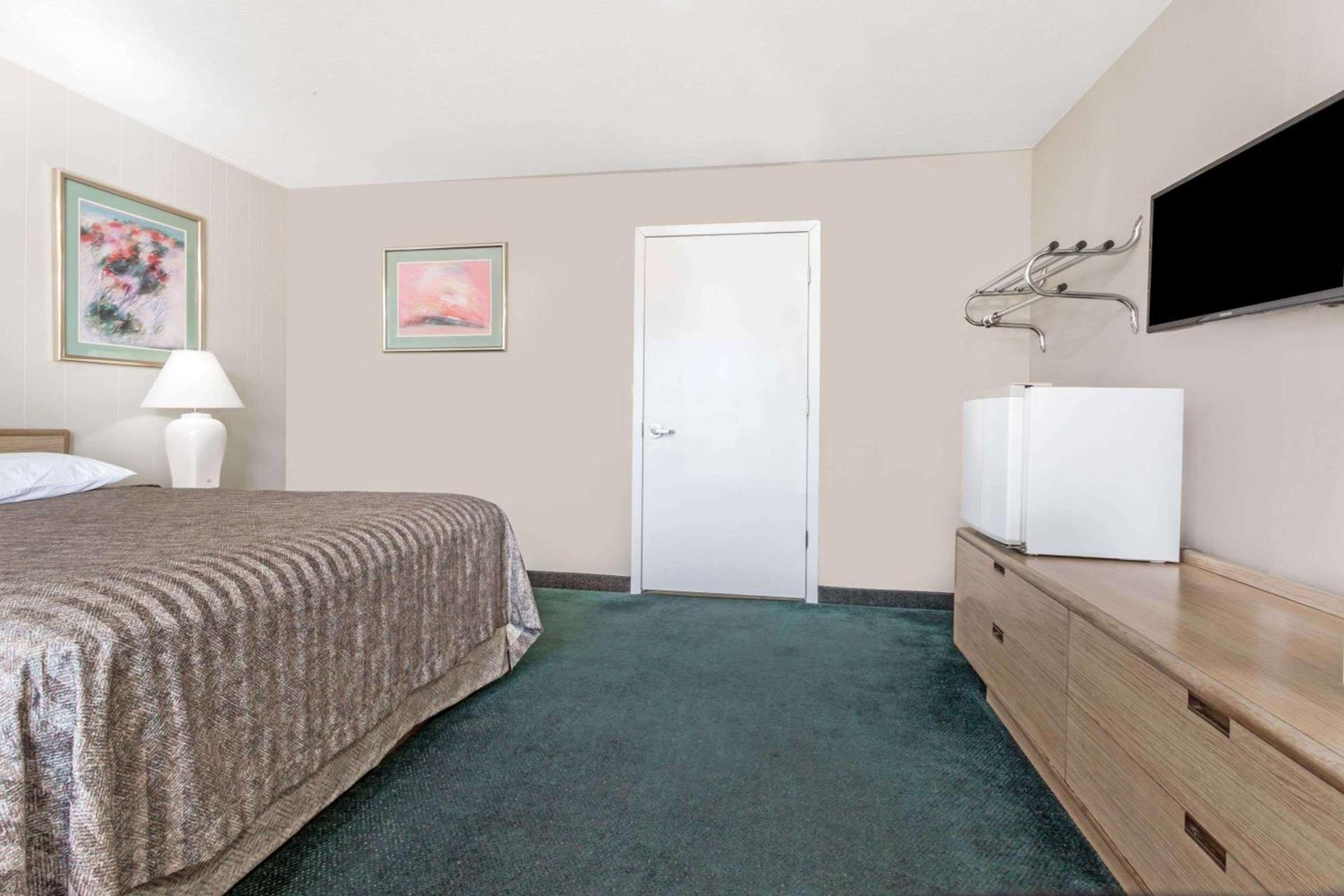 Travelodge by Wyndham La Grande photo 10