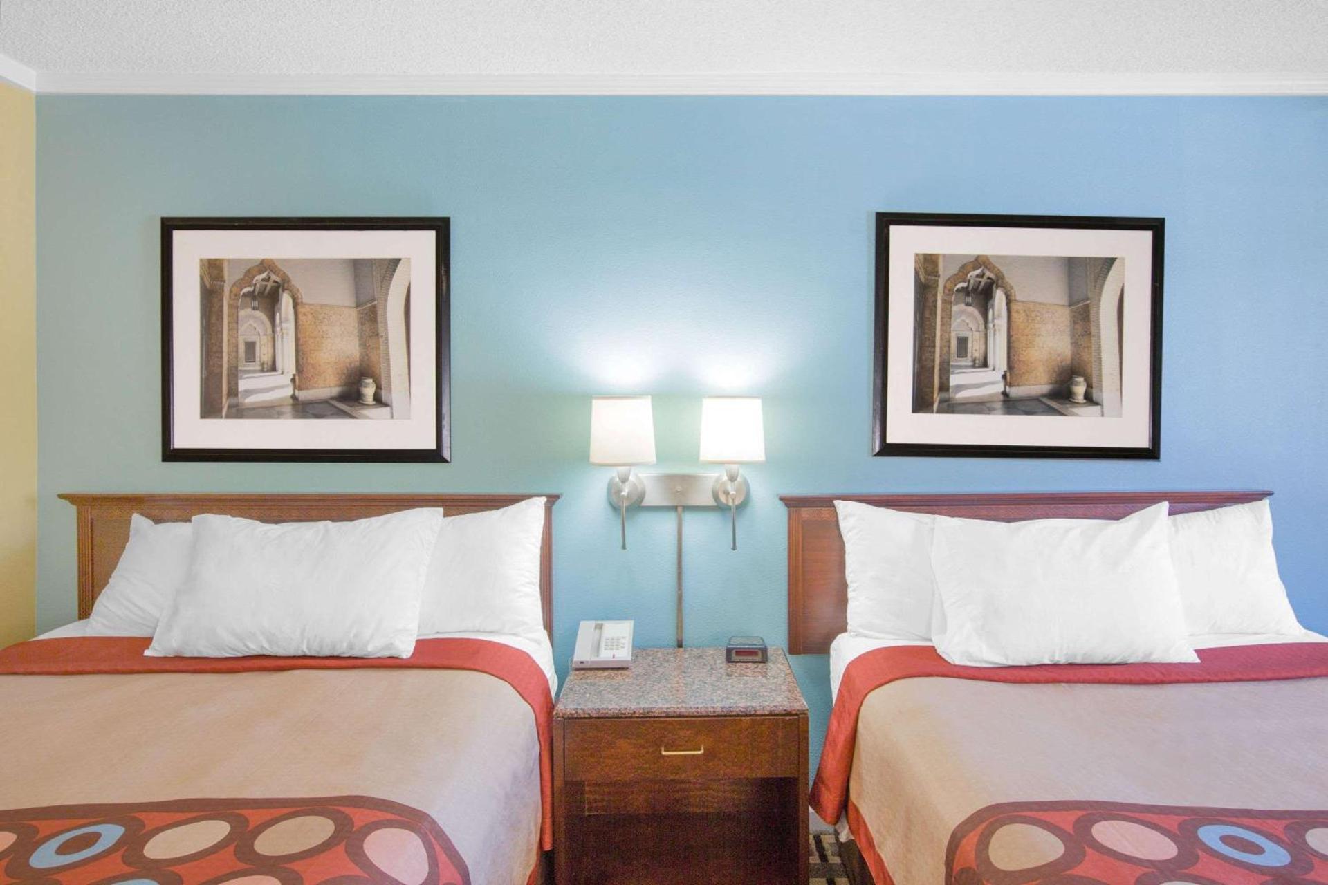 Super 8 by Wyndham Jasper photo 12