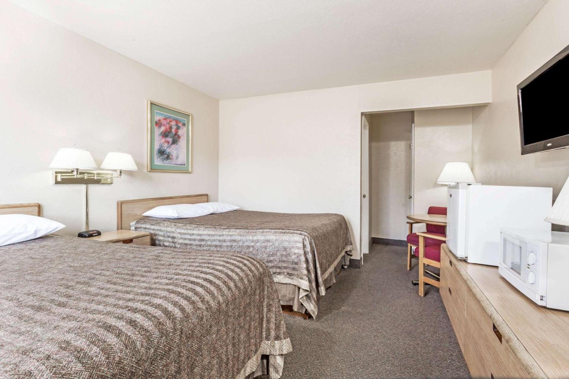 Travelodge by Wyndham La Grande photo 8
