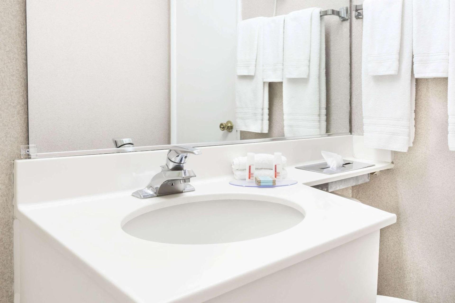 Travelodge by Wyndham La Grande photo 7