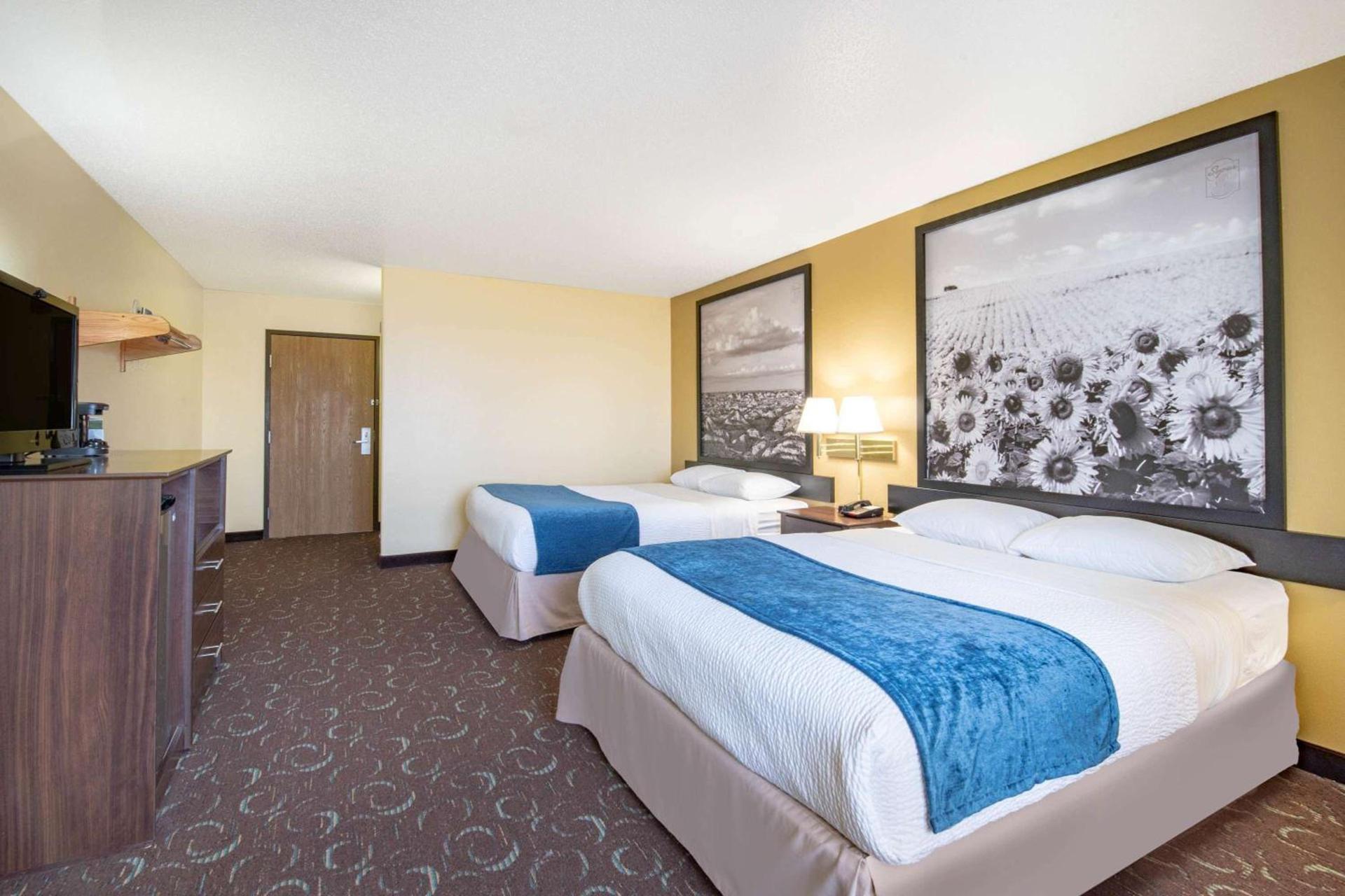 Four Seasons Inn photo 16